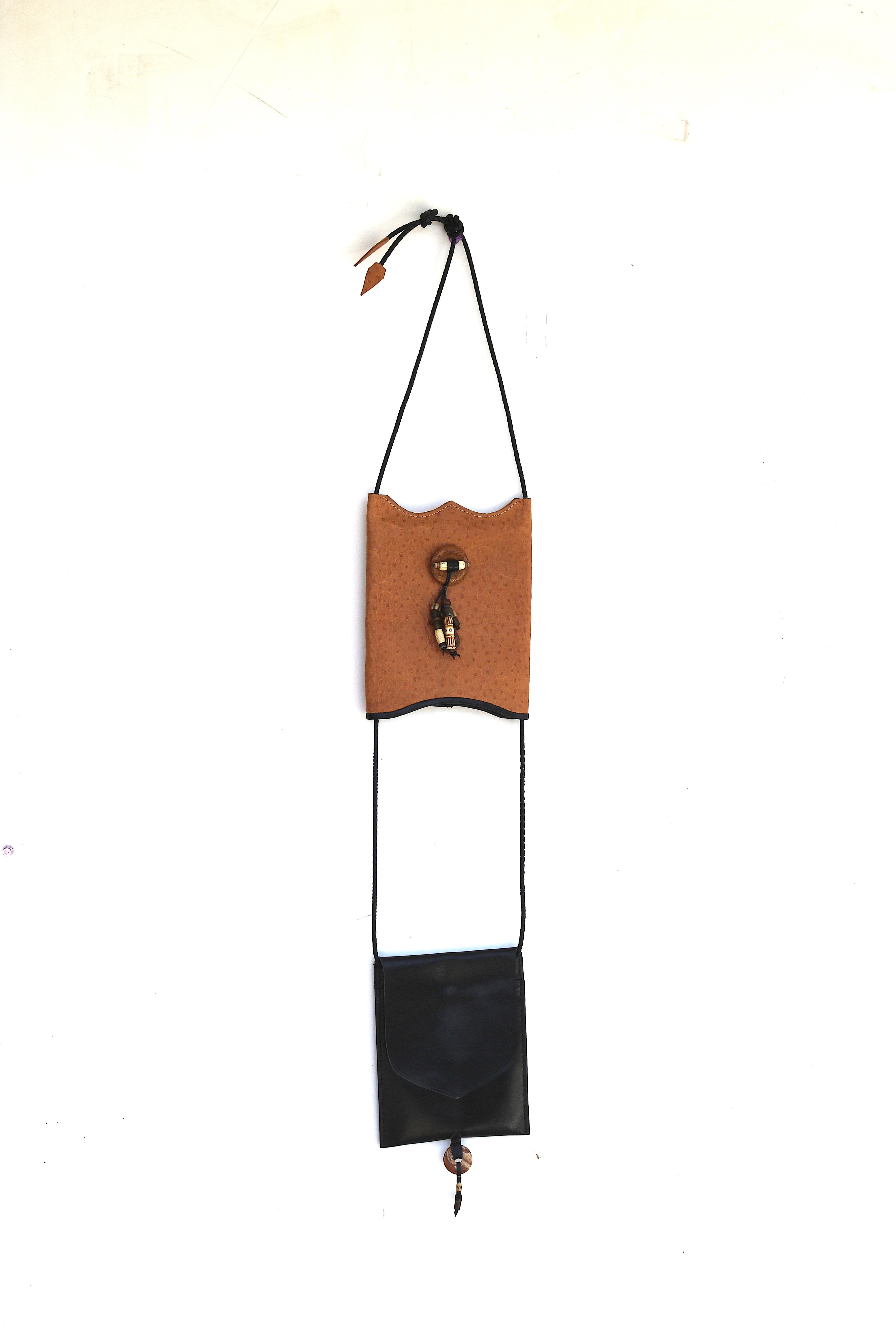 Vintage Ostrich Gem Tassels Crossbody Bag- Lightweight Compact-1970s-Travel Safe im Zustand „Gut“ im Angebot in West Palm Beach, FL