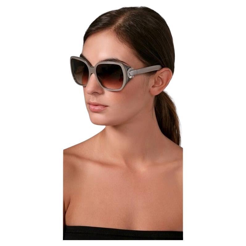 Neu Chloe Silber-Beige-Sonnenbrille mit Etui und Schachtel (Grau) im Angebot