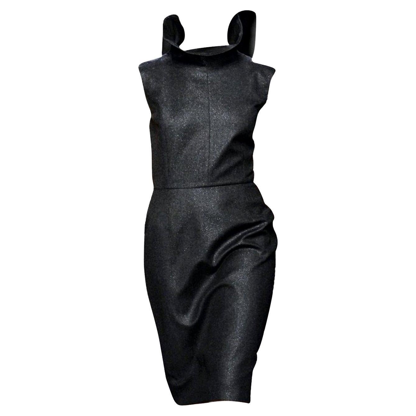 Yves Saint Laurent
Automne Hiver 2009
Brand New With Tags
$2650
Butter Soft Runway - Robe en laine et lurex
FR38  
Lurex anthracite et métallisé 
Fermeture éclair dans le dos
Collier à crochets et à œillets
Entièrement doublé

Buste : 32