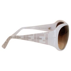 Nuevas gafas de sol con logotipo blanco de Fendi y funda