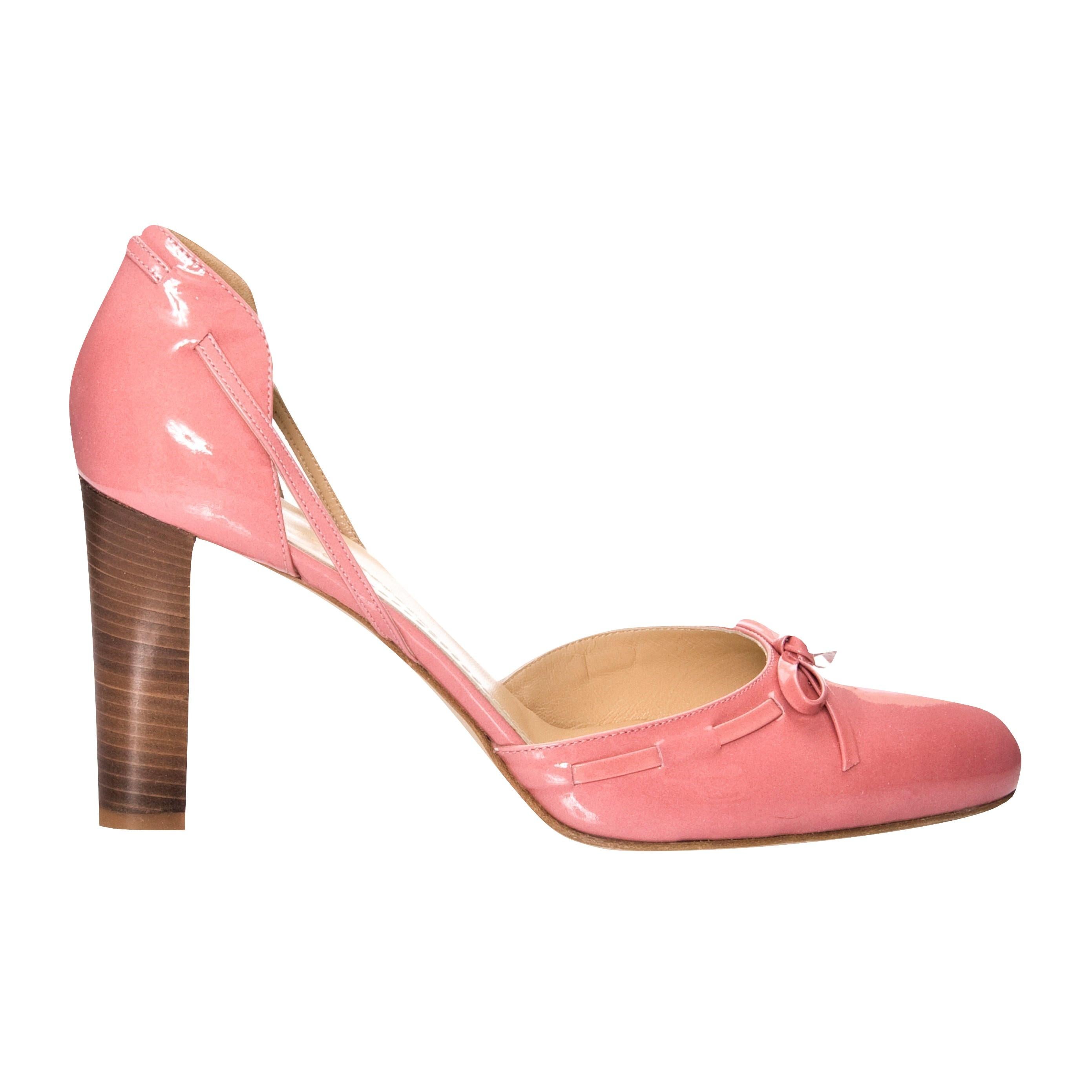 Kate Spade
Dalla sua collezione primavera 2005
La sua ultima collezione prima di vendere il marchio a Neiman Marcus
Disegnato da Kate Spade
Nuovo di zecca
Taglia 10

* Pelle verniciata color pesca
* Soletta in pelle
* Dettaglio fiocco in punta
*