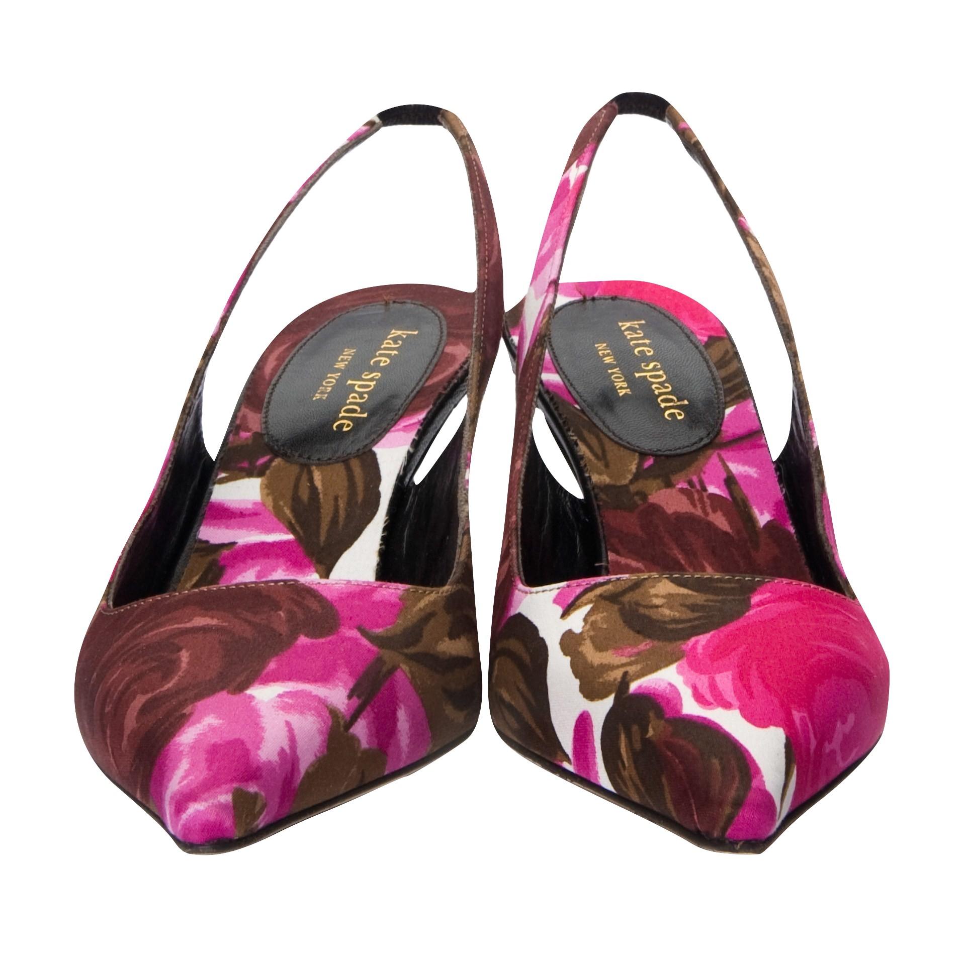 Kate Spade
Dalla sua collezione primavera 2005
La sua ultima collezione prima di vendere il marchio a Neiman Marcus
Disegnato da Kate Spade
Nuovo di zecca
Taglia 6

* Tacchi floreali
* Pompa Slingback
* Tacco di 2 pollici
* Con scatola