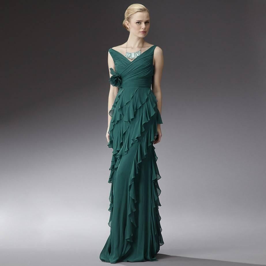 Badgley Mischka Gown
Brand New with Tags
Size: 2
* Silk Chiffon
* Stunning Teal Green
* Removable Flower at Side
* Hidden Zipper & Hook Closure
* Fully Lined
Shell: 100% Silk
Lining: 100% Polyester
We are happy to provide measurements upon request