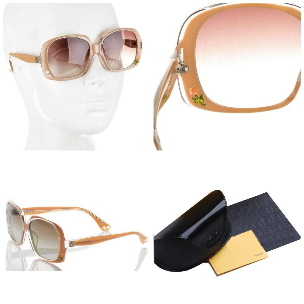  Fendi Rose Sunglasses
Brand New
*Stunning Inlaid Rose Sunglasses
* Beige Front & Interior
* Inlaid Rose Detail on the Front & Sides
* FF Details on Temples
* Made in Italy
* 100% UVA/UVB Protection
* Comes with Case & Cleaning Clothing 