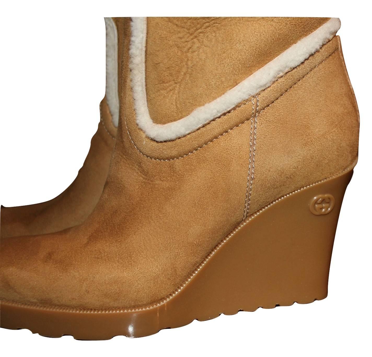 New Gucci Camel Lambskin Shearling Wedge Boots Sz 8.5 In New Condition In Leesburg, VA