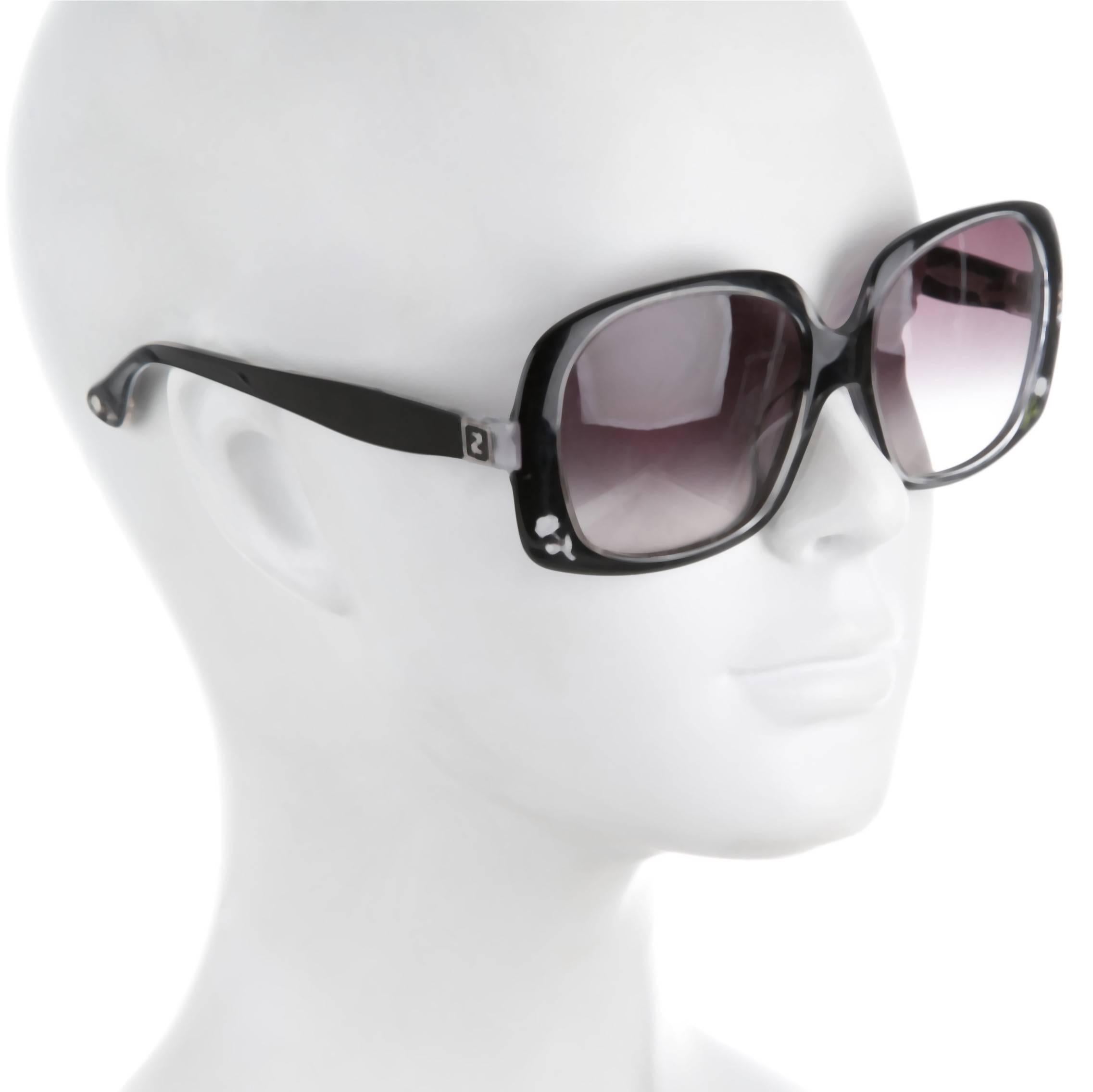 New Fendi Black Rose Inlaid Sunglasses with Case In New Condition In Leesburg, VA