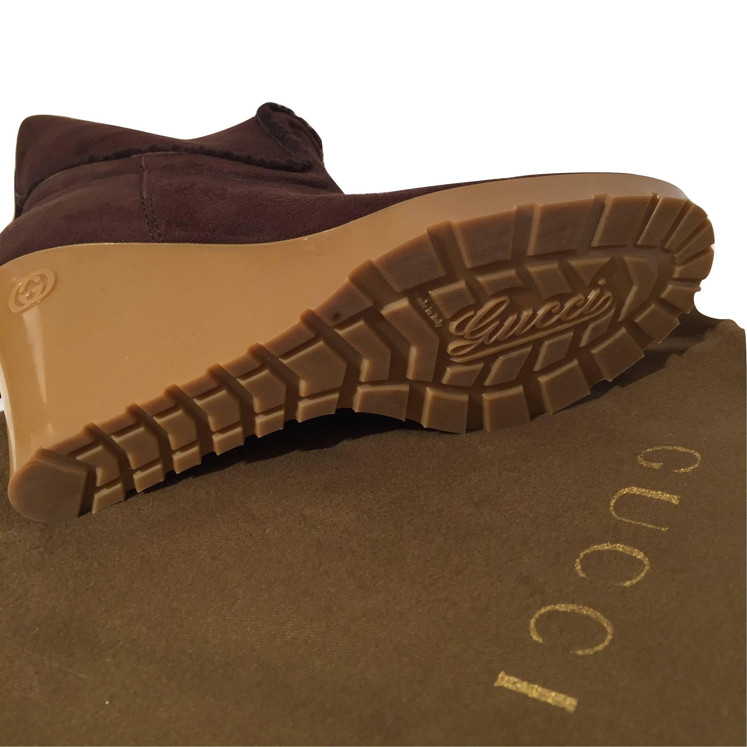 New Gucci Chocolate Brown Shearling Wedge Boots Sz 7 Neuf - En vente à Leesburg, VA
