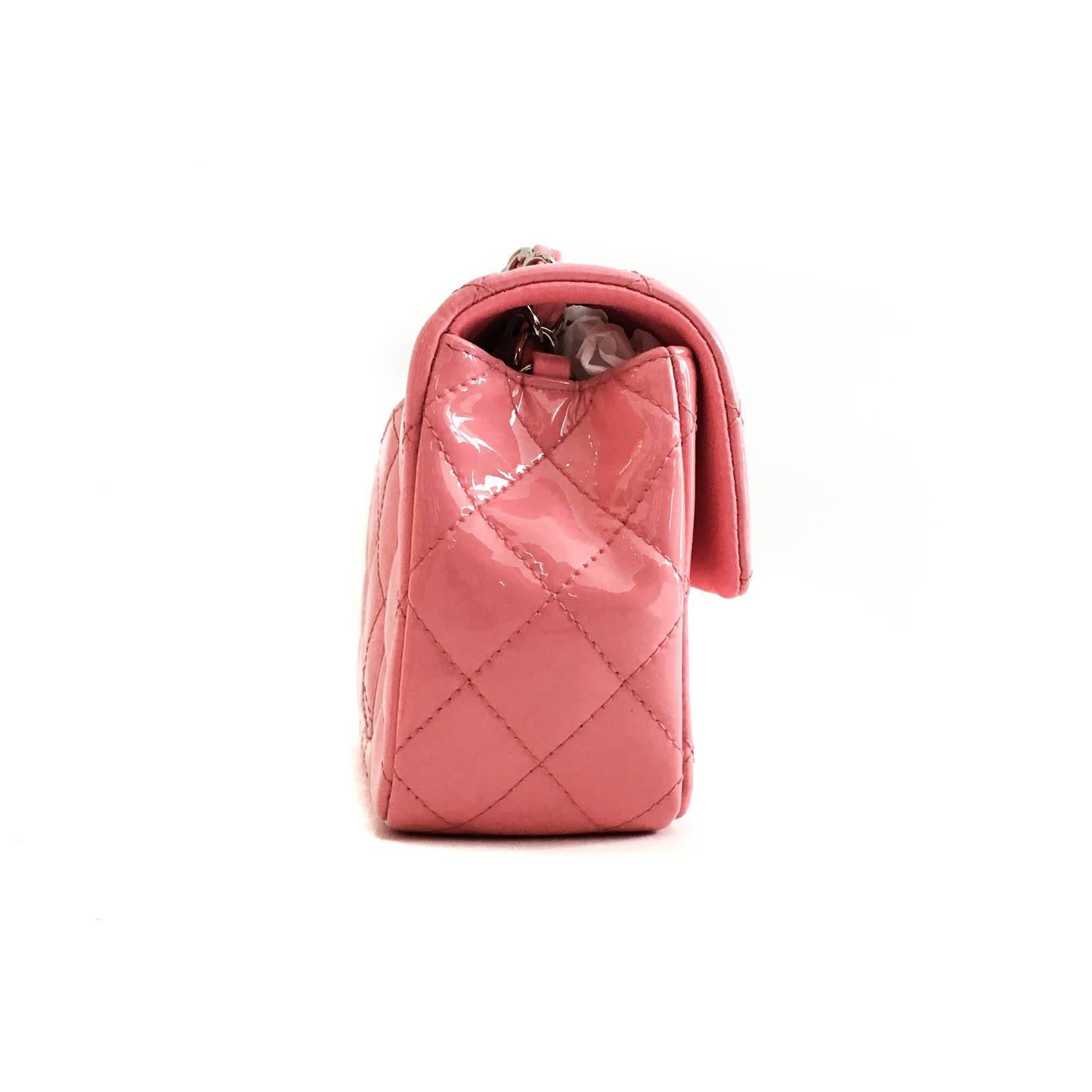 Chanel Mini rectangle crossbody Flap Bag in pink quilted patent leather In New Condition For Sale In Toronto, Ontario