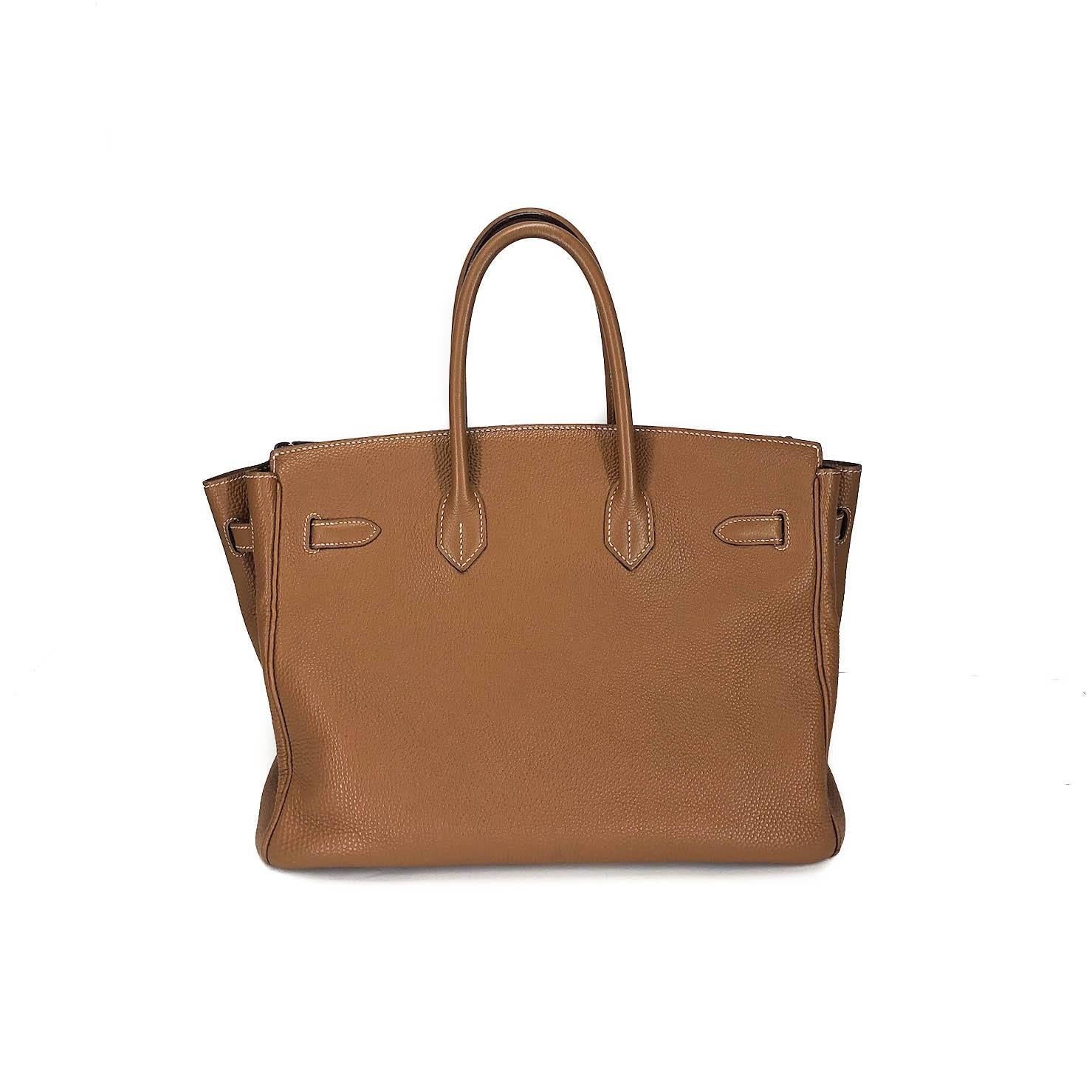 Well known for its iconic history, the Hermes Birkin 35  is both functional and chic. Coveted in this versatile Gold Clemence Leather shade, this item is the quintessential bag for modern urbanites. Guaranteed 100% authentic.

This Hermes Birkin is
