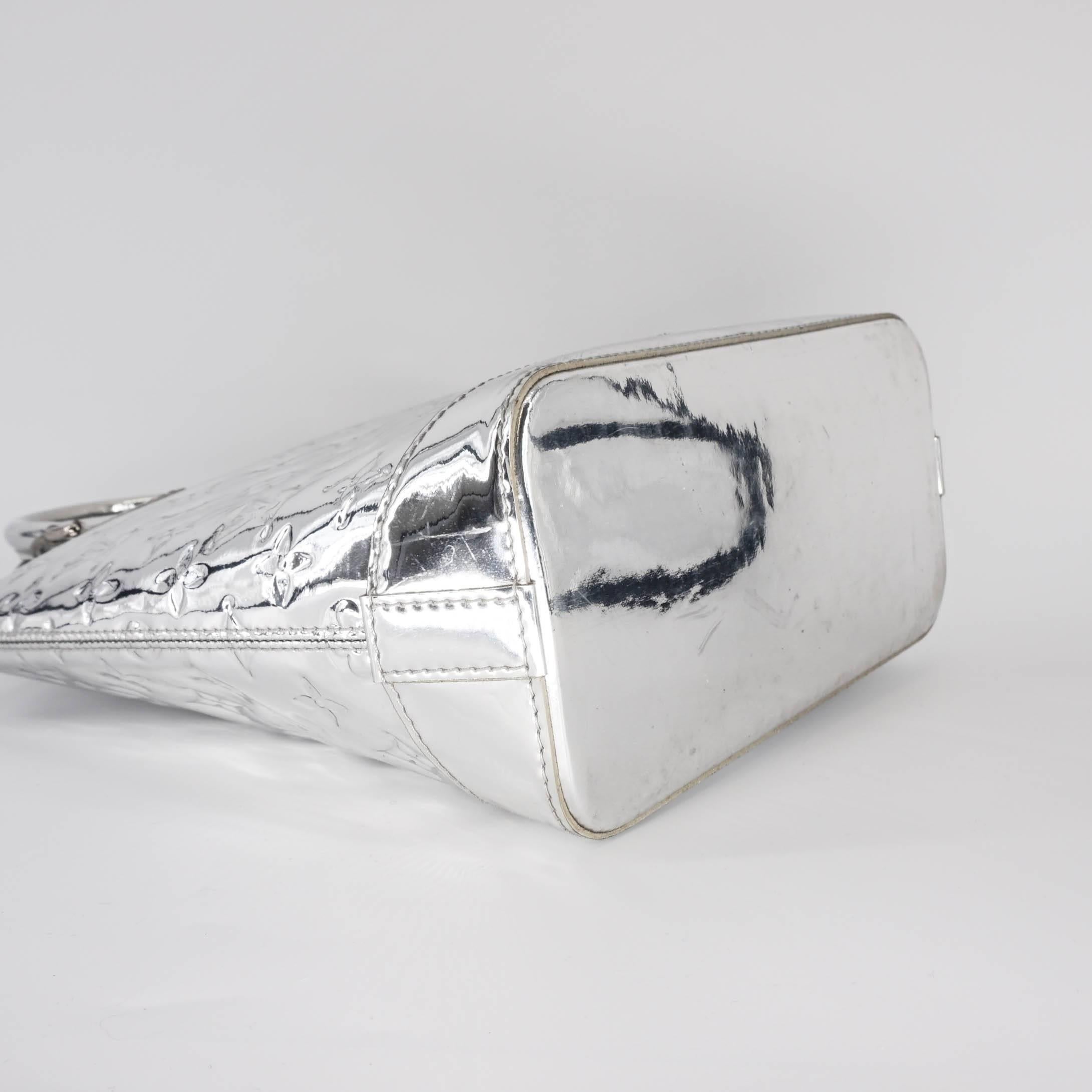 Louis Vuitton Monogram Miroir Lockit Handbag in Silver with Silver Hardware For Sale 1