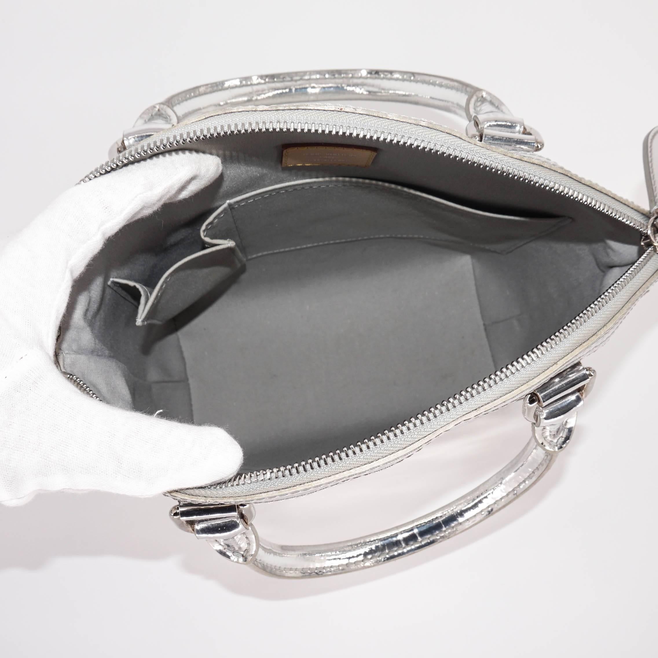 Louis Vuitton Monogram Miroir Lockit Handbag in Silver with Silver Hardware For Sale 4