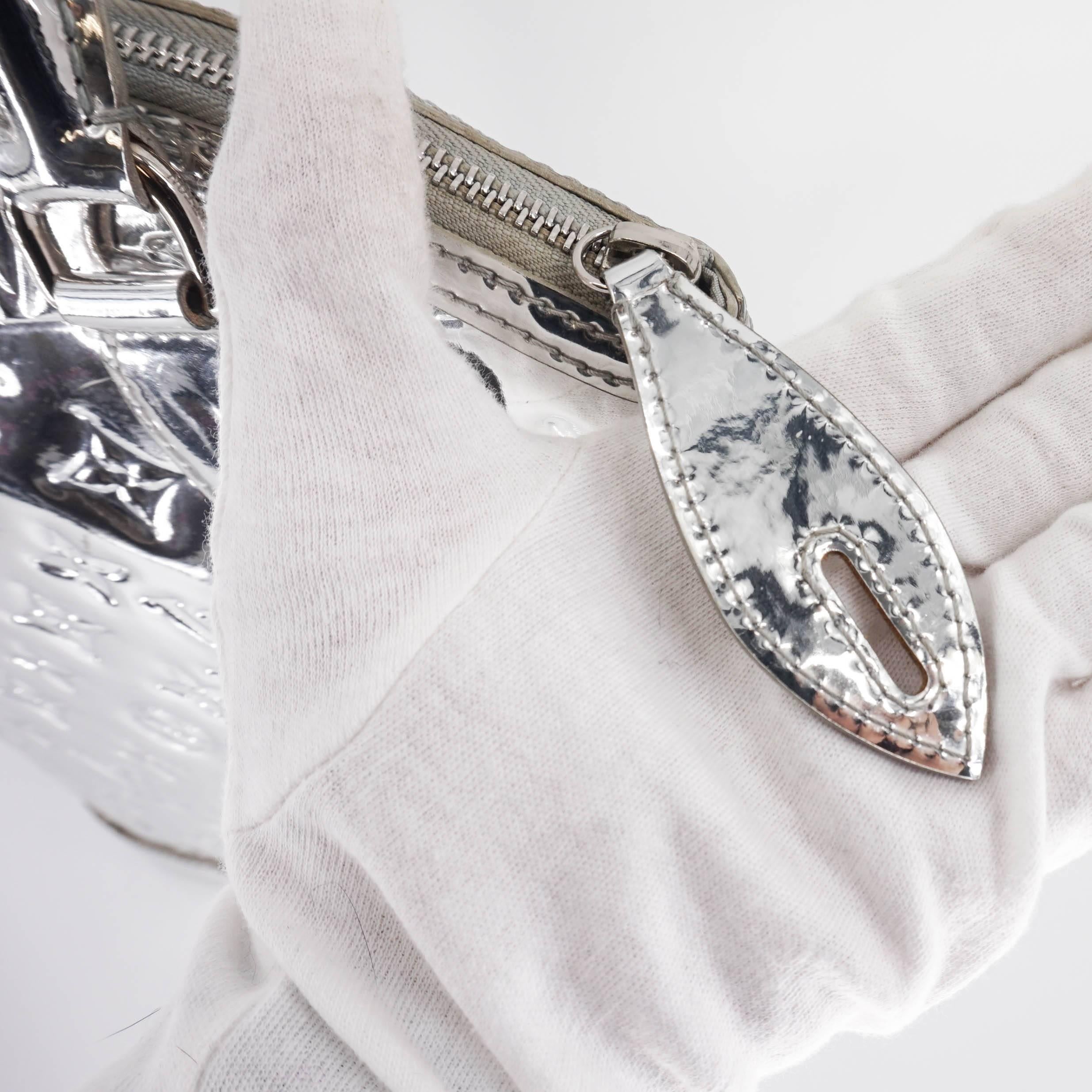 Louis Vuitton Monogram Miroir Lockit Handbag in Silver with Silver Hardware For Sale 11