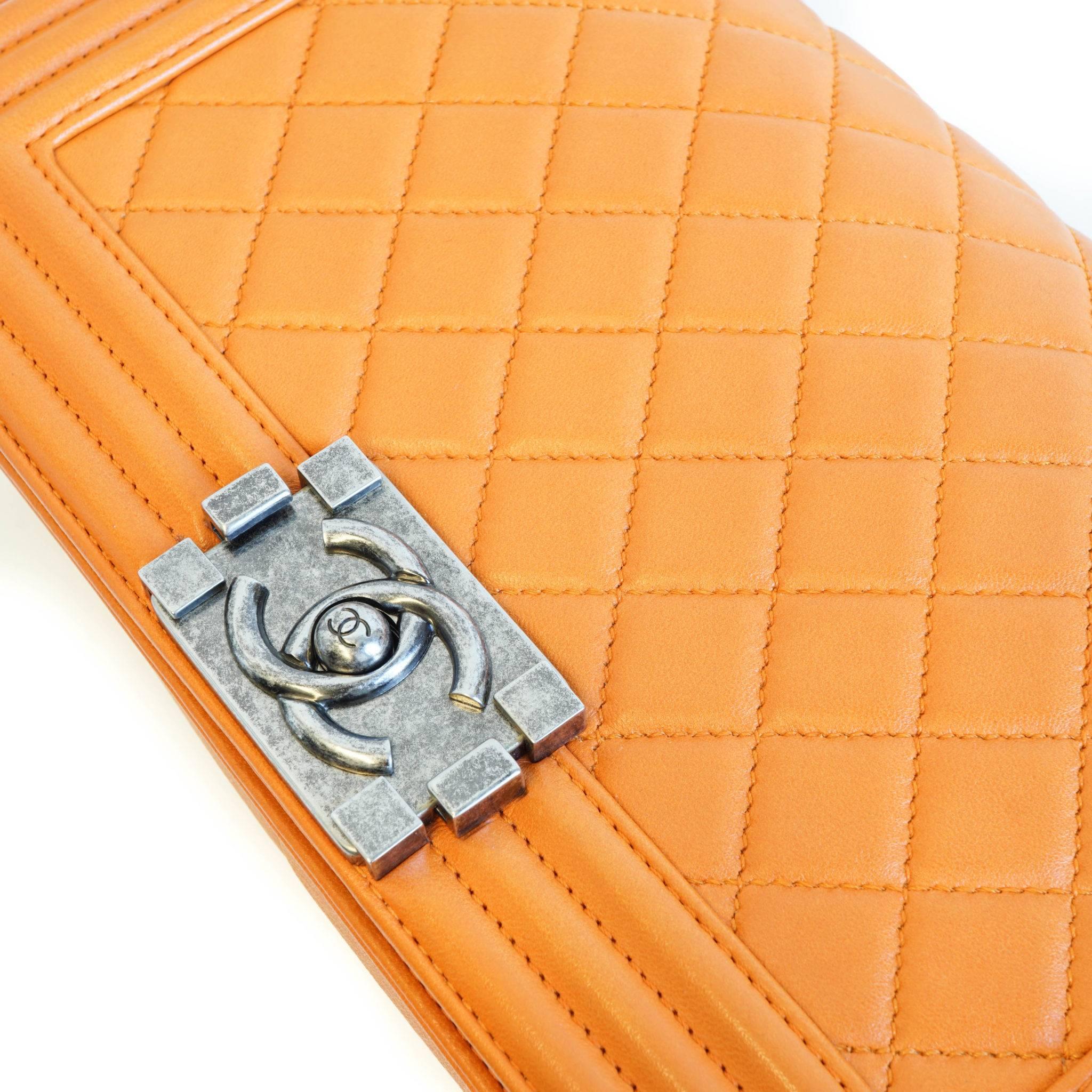 Chanel Old Medium Boy Bag in Orange with Silver Hardware In Good Condition For Sale In Toronto, Ontario