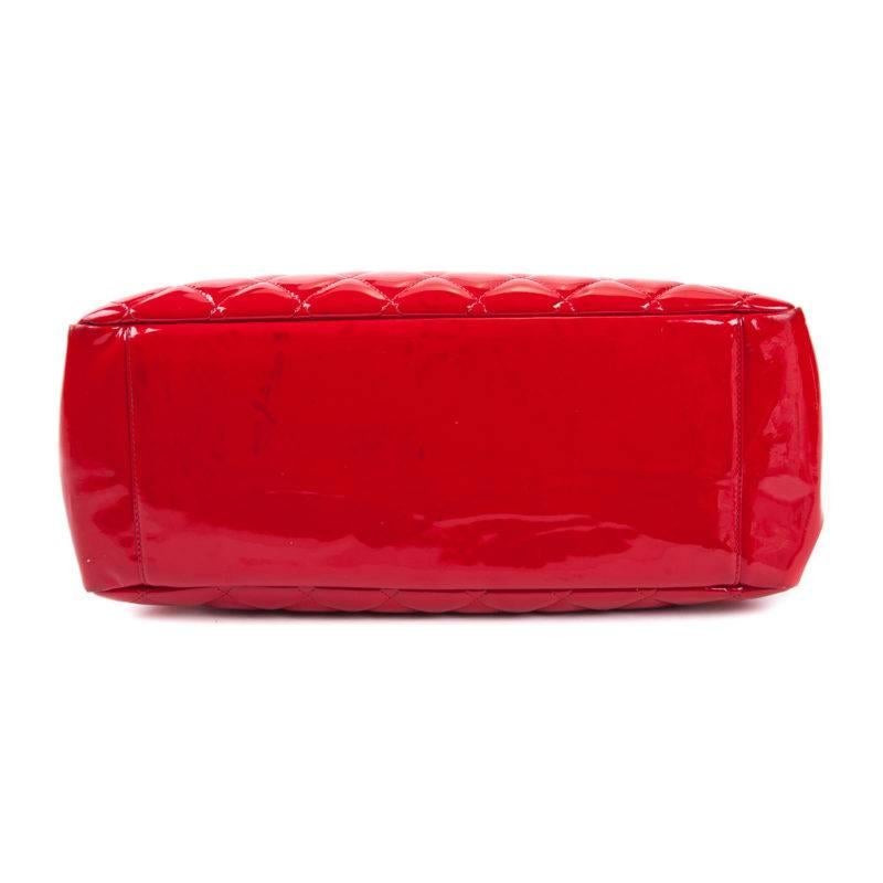 Chanel Quilted Red Patent Leather GST  For Sale 7