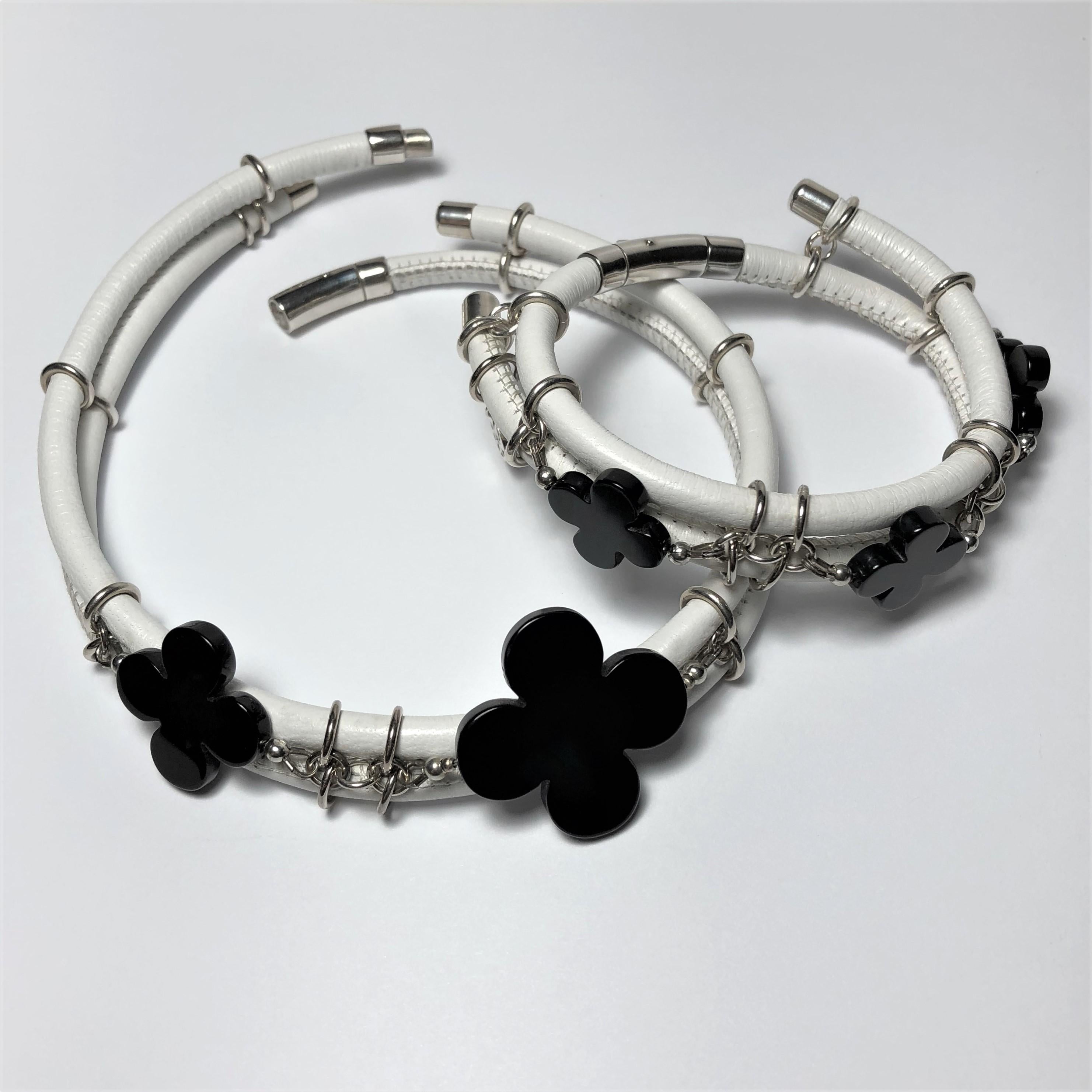 Rock Lily ( NEW ) White Leather Bangle Bracelet With Black Agate Clovers For Sale 1