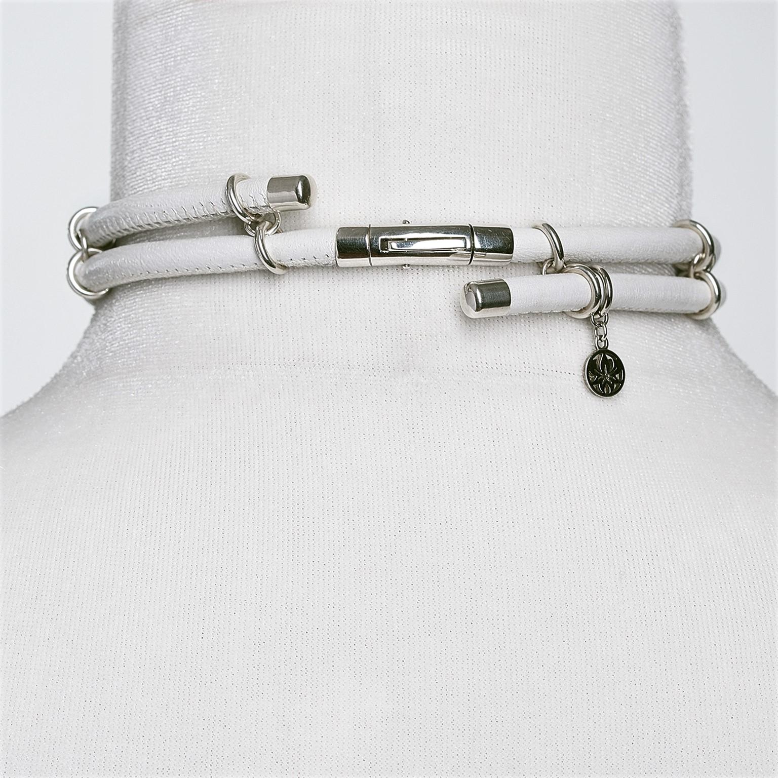 Women's Rock Lily ( NEW ) White Leather Choker With Black Agate Clovers In 925 Silver For Sale