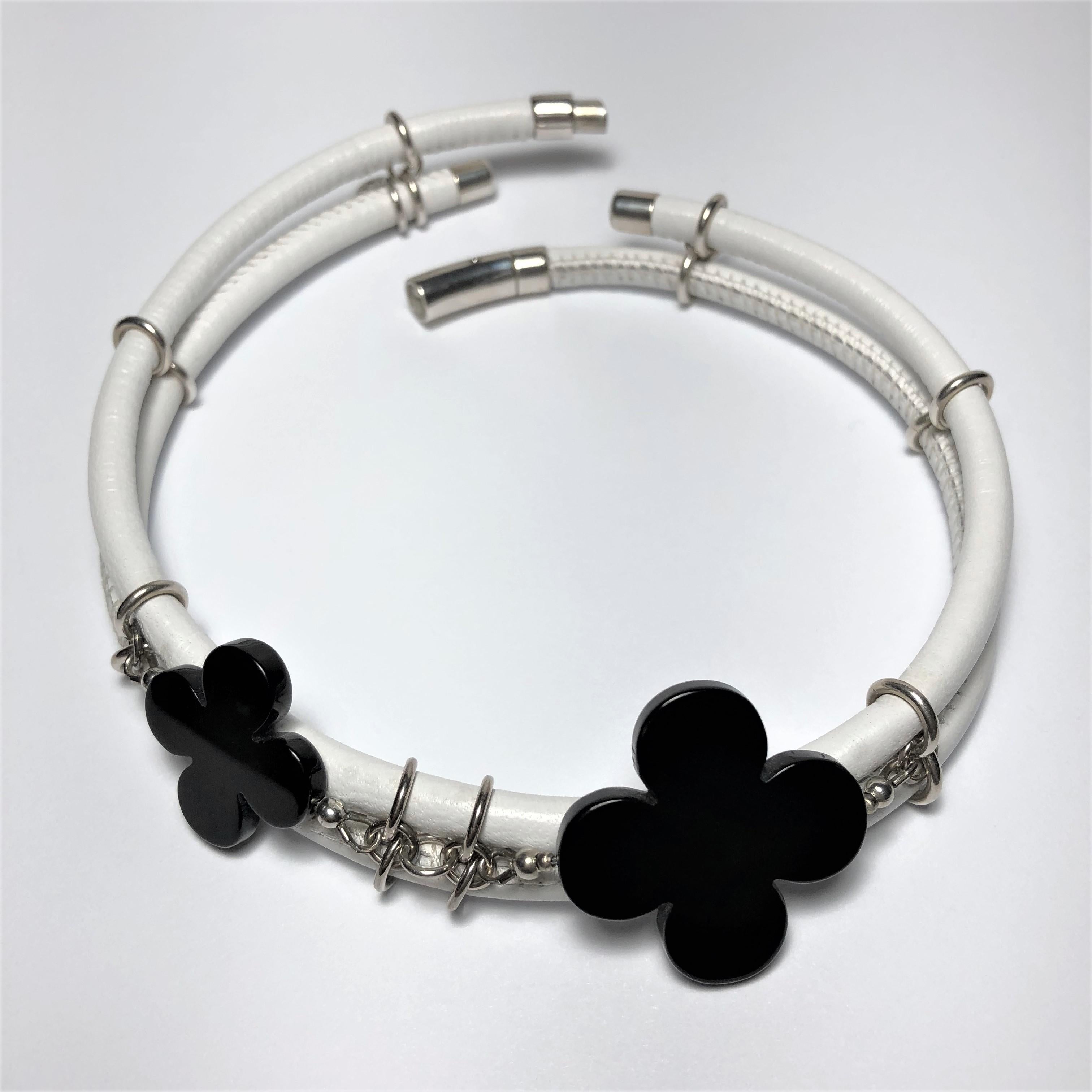 Rock Lily ( NEW ) White Leather Choker With Black Agate Clovers In 925 Silver
The white stitched leather ( nappa ) double necklace made with two black agate clovers cut gemstones and connecting by silver links and a fancy barrel lock. 
Length: 14.0