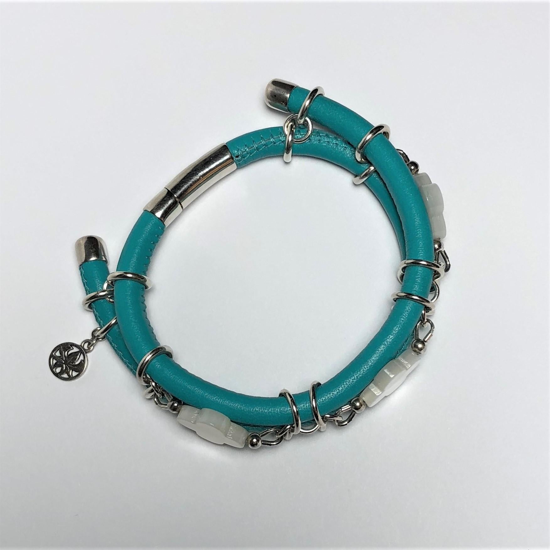 Rose Cut Rock Lily ( NEW ) Turquoise Leather Mother-Of-Pearl Clovers Bangle Bracelet   For Sale