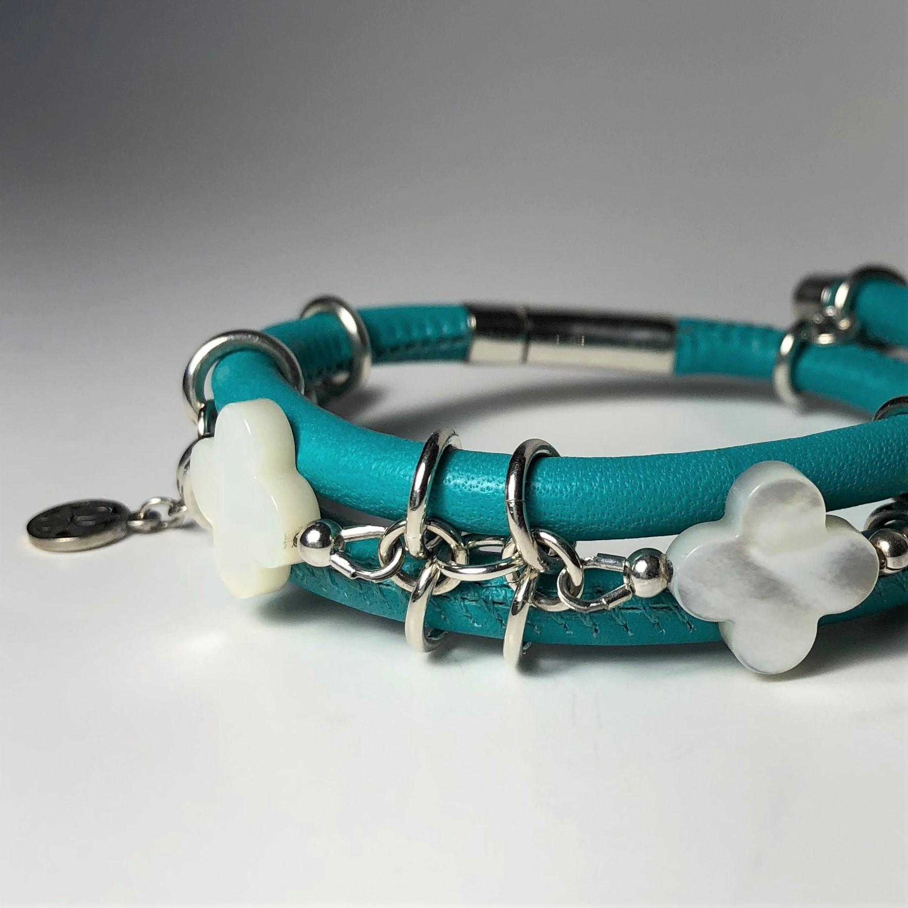 Contemporary Rock Lily ( NEW ) Turquoise Leather Mother-Of-Pearl Clovers Bangle Bracelet   For Sale