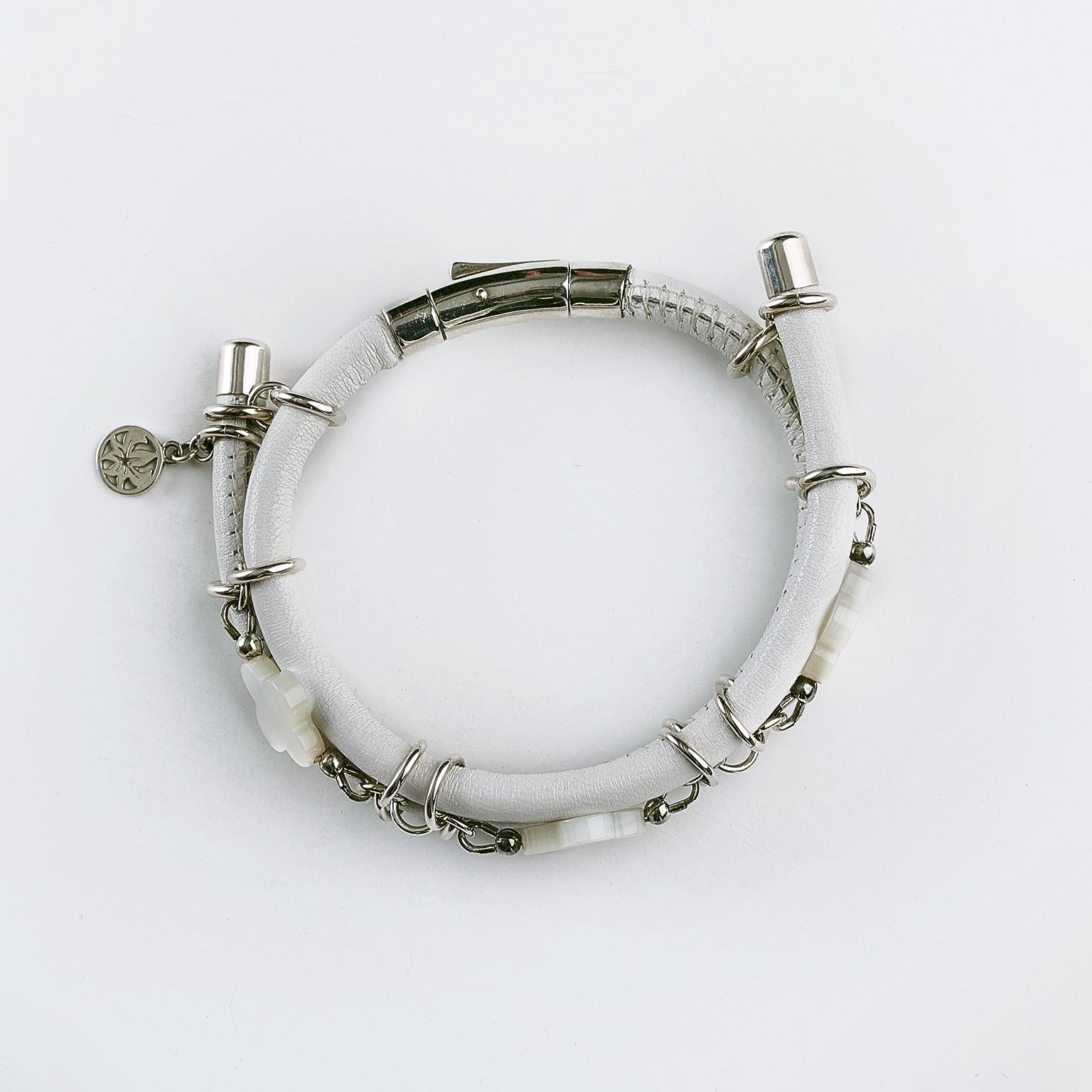Contemporary Rock Lily ( NEW ) White Leather Bangle Bracelet With Mother-of-Pearl Clovers   For Sale