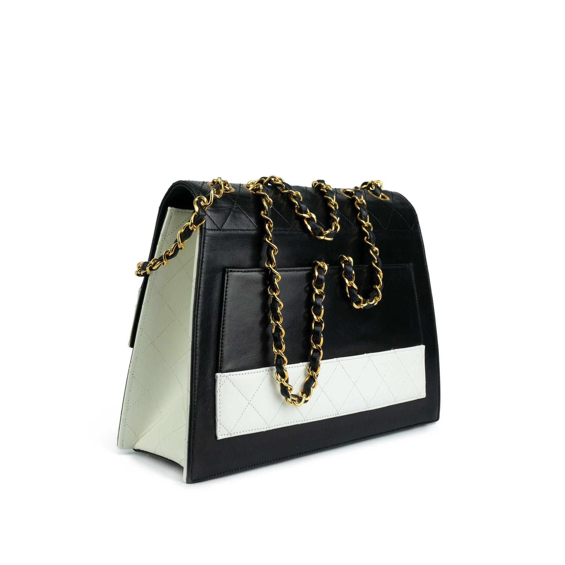 Chanel 1989 Two Tone Black and White Vintage Flap Bag For Sale 3