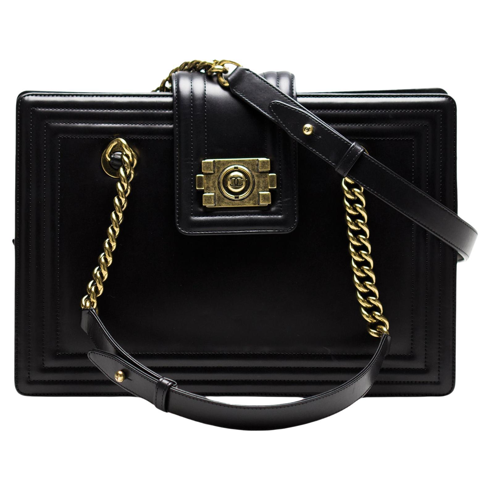 Chanel 2011 Limited Edition Medium Boy Classic Grand Shopping Tote Travel Bag  Unisexe en vente
