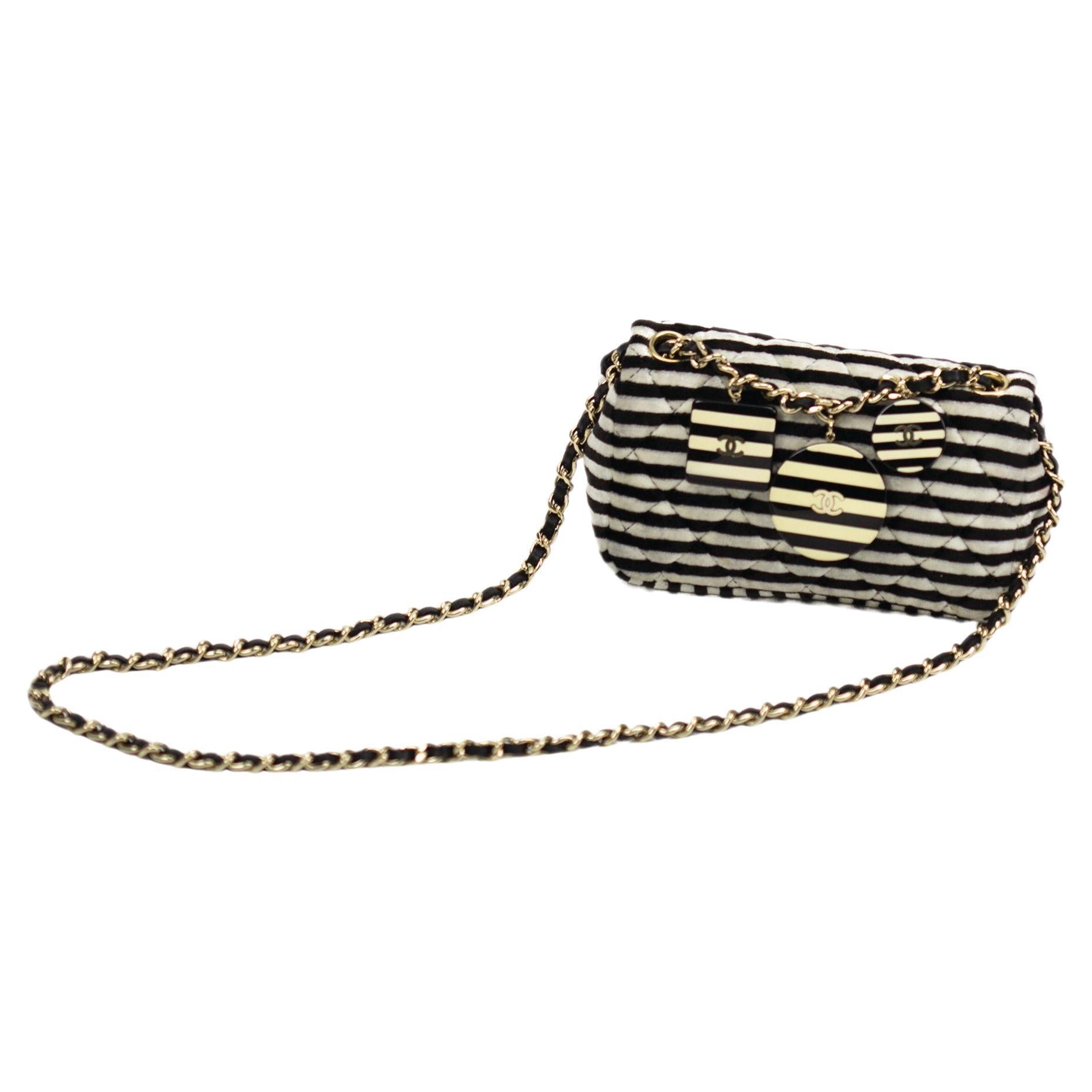 Chanel Vinatage Rare Striped Micro Mini Charm Velvet Crossbody Classic Flap Bag en Bueno estado para la venta en Miami, FL