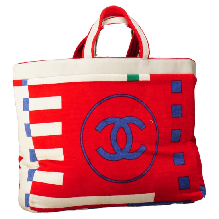 Chanel Vintage Jumbo Large CC Reversible Multicolor Lego Two Tone Red Beach  Tote For Sale at 1stDibs