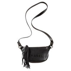 Chanel 2002 Pebbled Leder Whipstitch Crossbody Quaste Fransen Beuteltasche