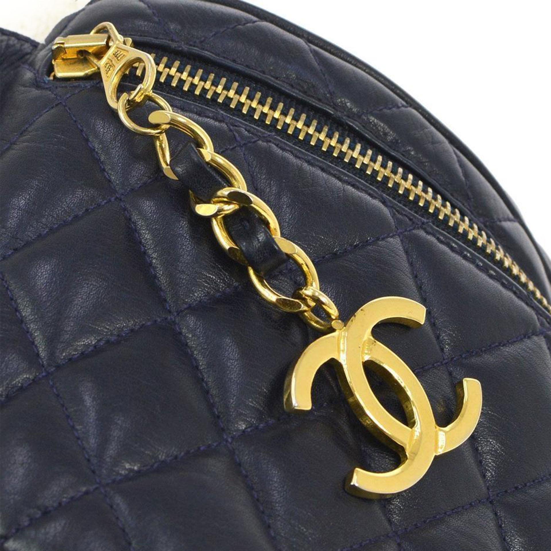 Chanel sac banane vintage en cuir d'agneau matelassé, années 1990  en vente 4