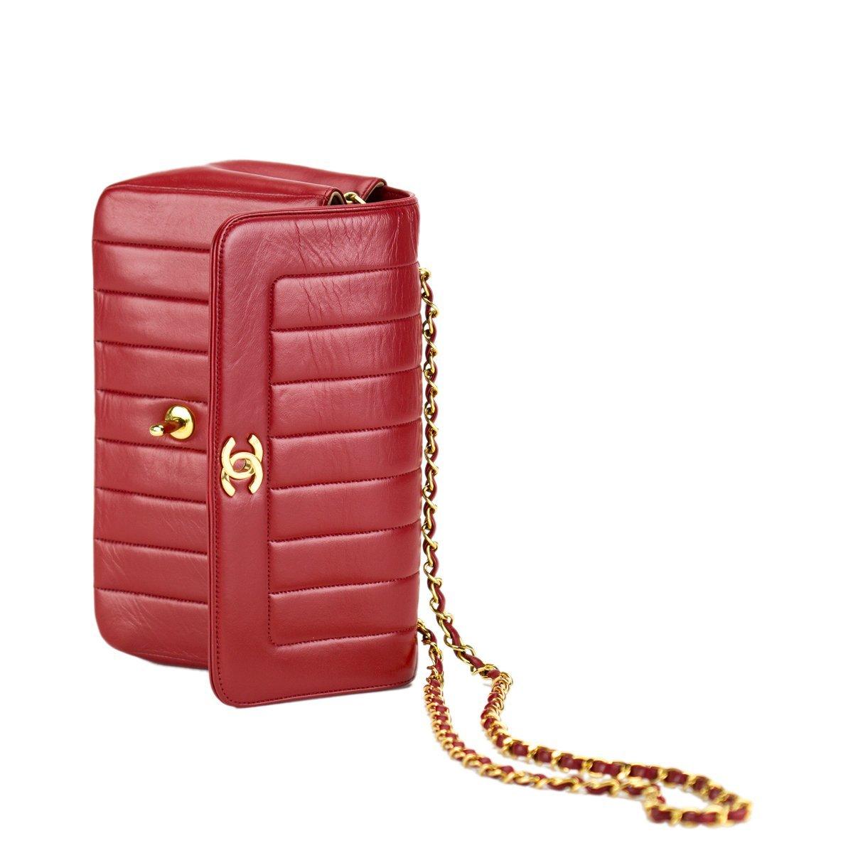 Chanel Sac à rabat classique vintage moyen Diana à rayures en cuir d'agneau rouge  Bon état - En vente à Miami, FL