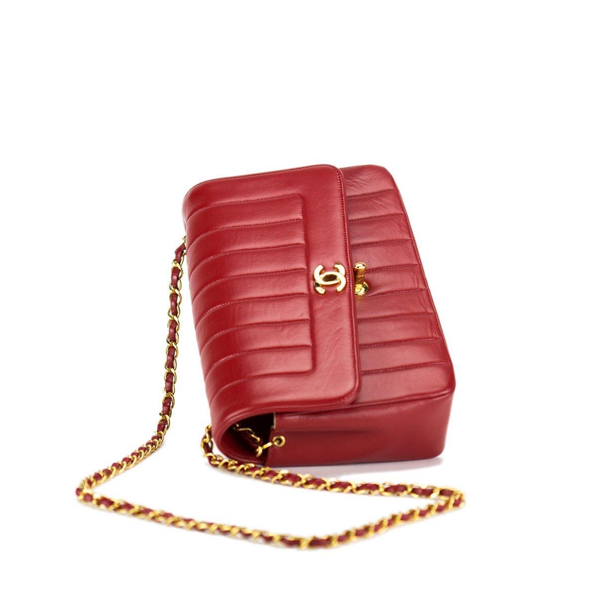 Chanel Sac à rabat classique vintage moyen Diana à rayures en cuir d'agneau rouge  Unisexe en vente