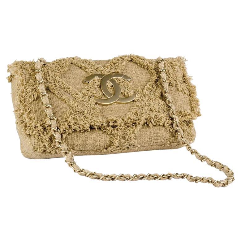 Chanel 2009 Small Sized Beige Tweed Fringe Organic Crochet Nature Flap Bag en vente
