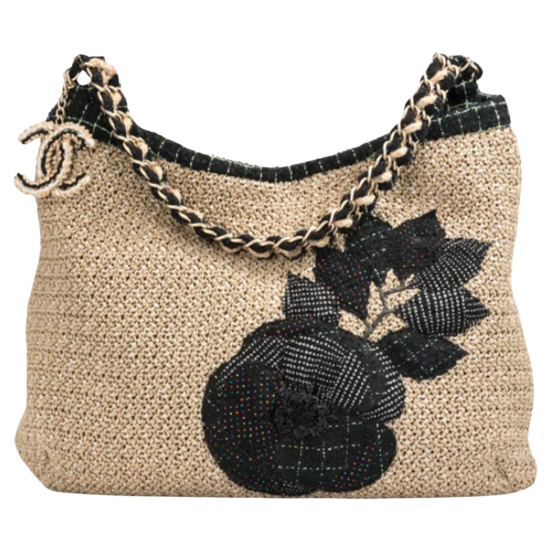 Chanel 2009 Organic Raffia Camelia Limited Edition Tote Beige Rope Shoulder Bag Bon état - En vente à Miami, FL