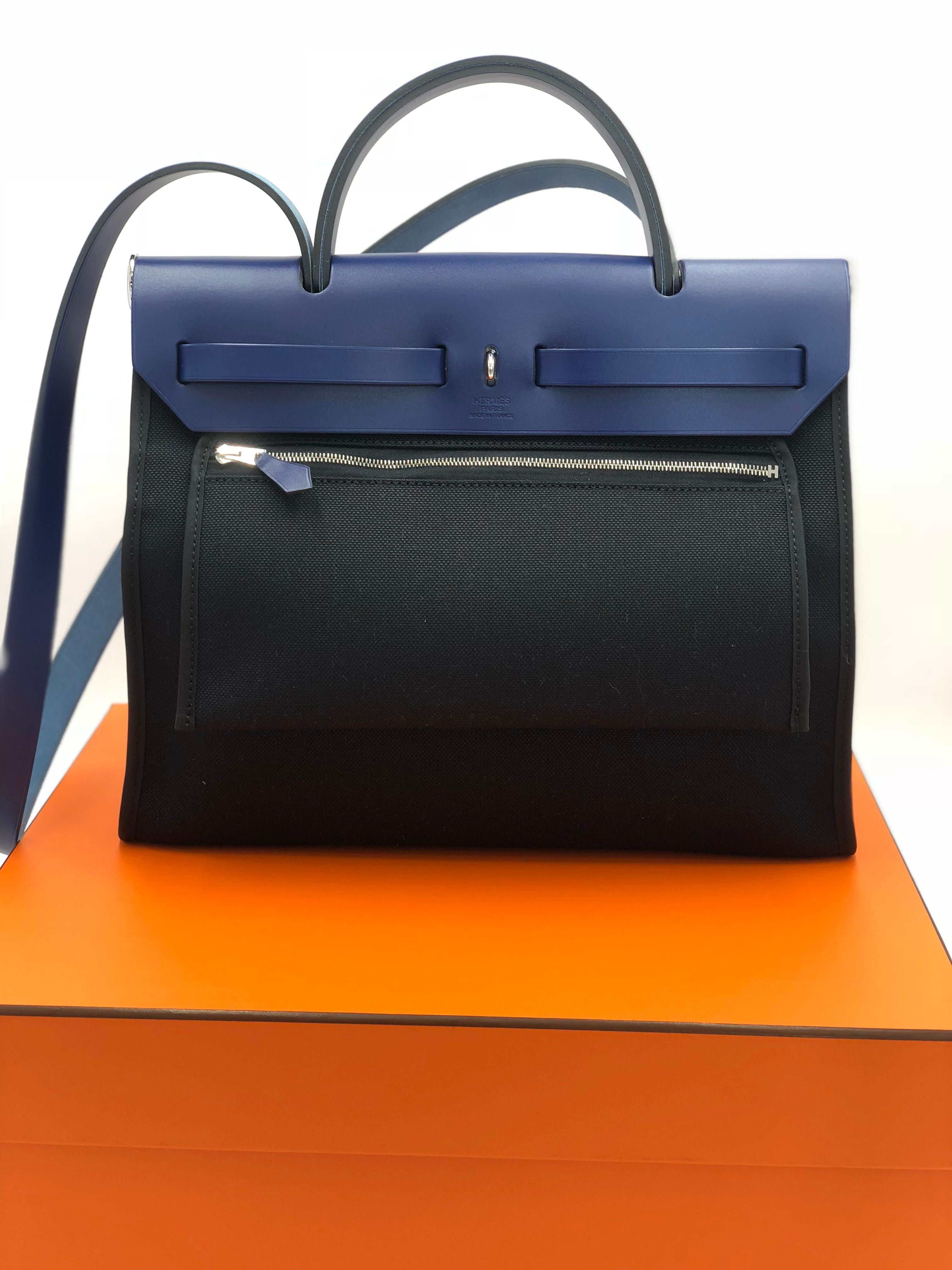 Black Hermes Bag Herbag ZIP 31 Toile Militaire/Vache Hunter Noir/Bleu Saphir For Sale