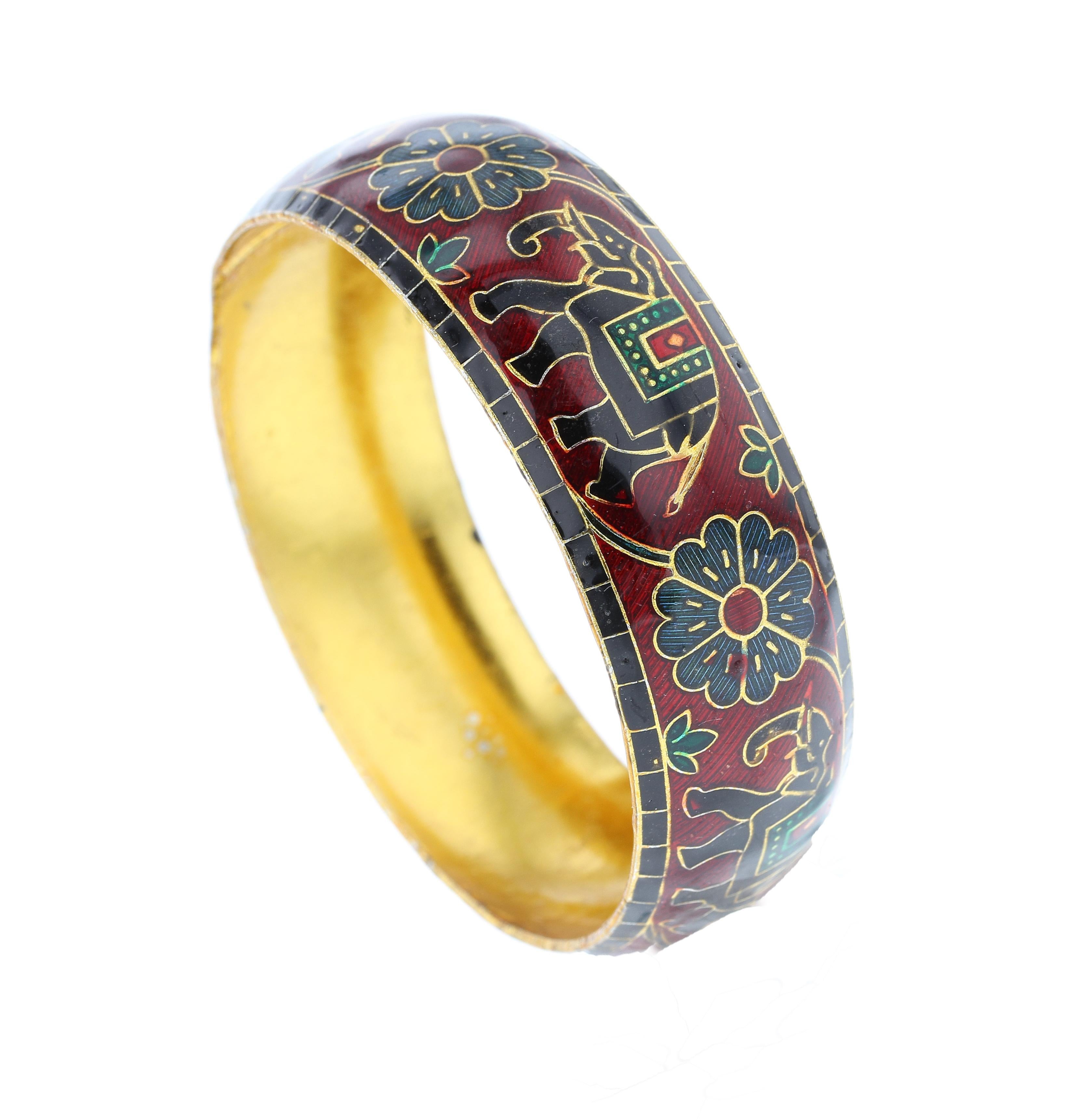 A trendy bangle/bracelet with an elephant and floral design in enamel. Inner Diameter: 2.50