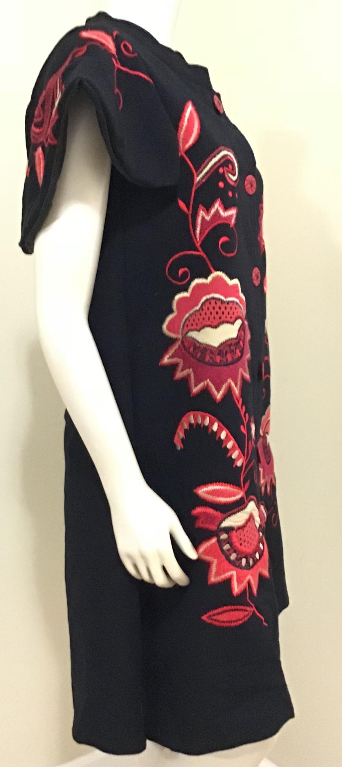 Black and Red Embroidered Coat Dress In Good Condition In Queens, NY