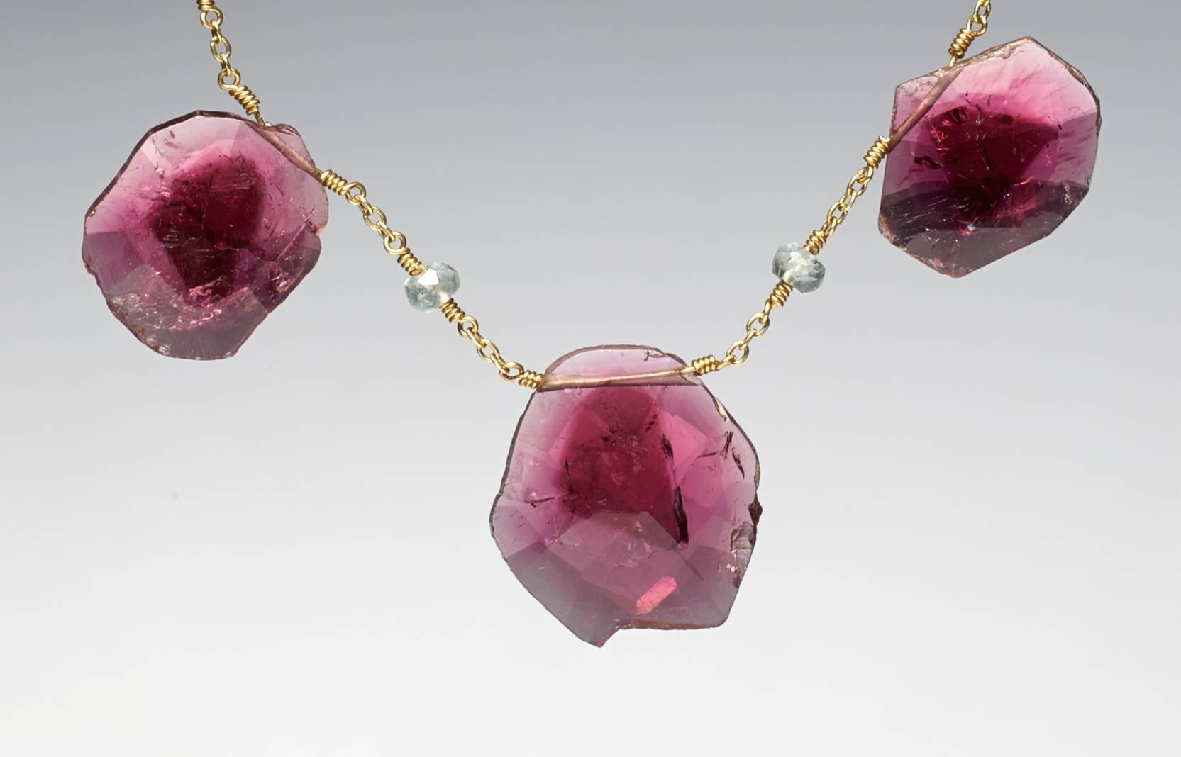 Pink Tourmaline Slice 18K Gold Necklace by Christopher Phelan  In New Condition For Sale In New York, NY