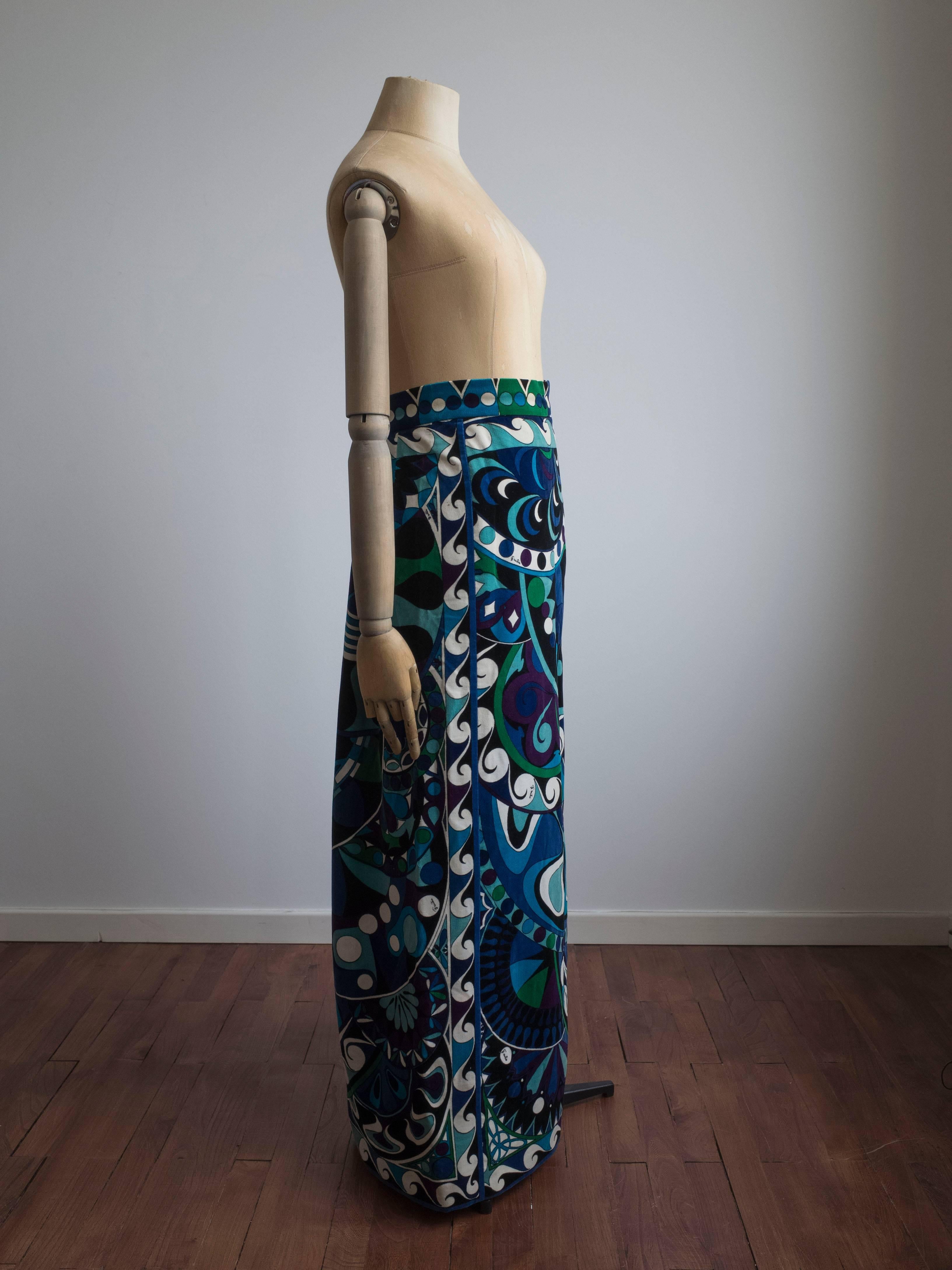 1960s Emilio Pucci column skirt in velvet. Groovy abstract print with signature logo throughout.
Features a 2 inch fitted waistband with flat front and two pleats at the back waist. Fully lined.
Outer: 100% Cotton,Lining: Synthetic
Size as marked: