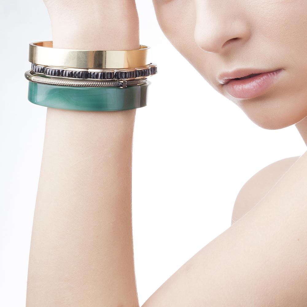 Featuring four mixed bangles of green agate, sleek and black baguette shaped zircons bracelets, this Anubian set of bangles from Iosselliani will add dimension to your looks when stacked together. One size.