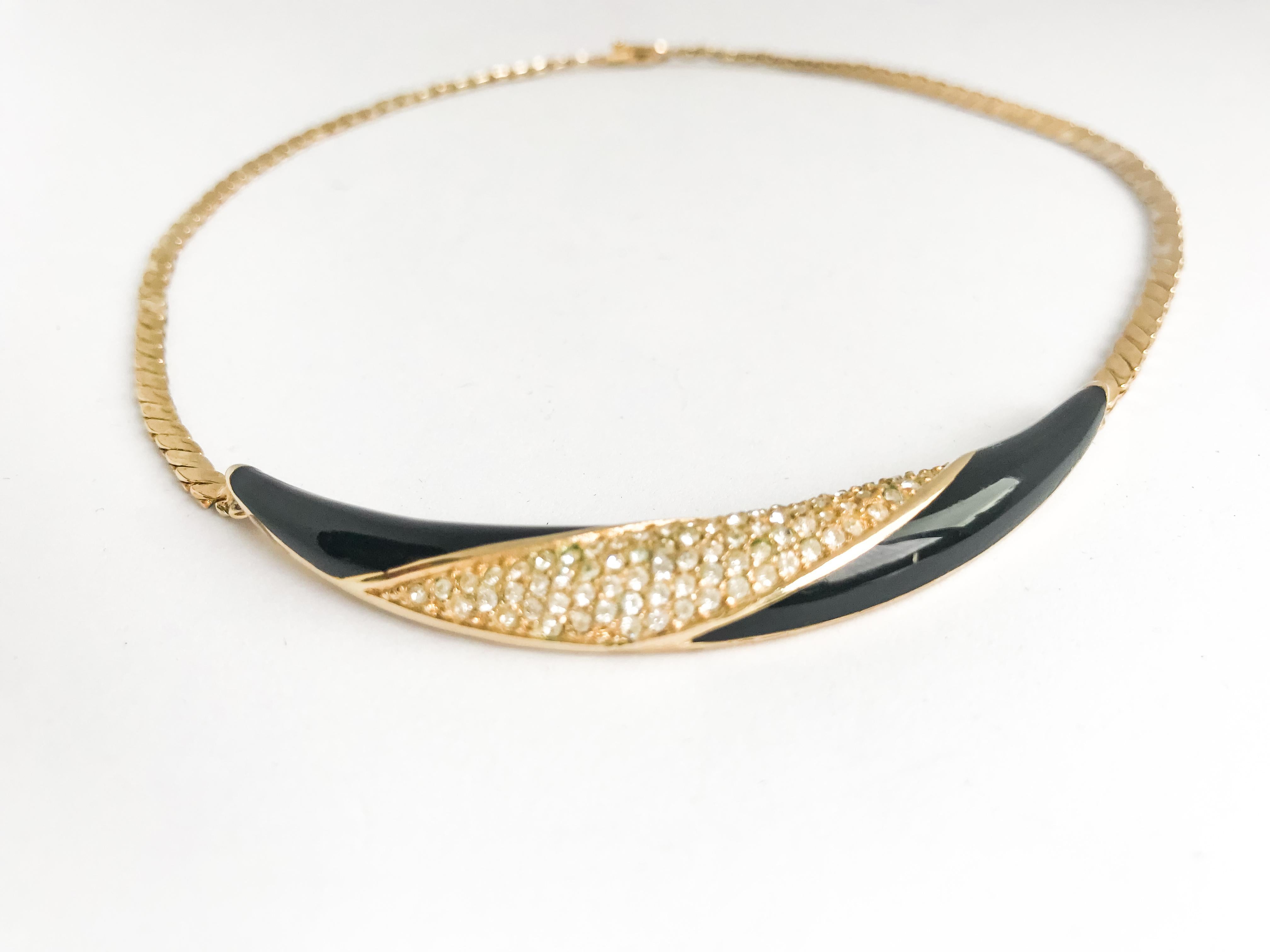 Christian Dior 80s Vintage Black Enamel and Crystal choker necklace.

Necklace  - 15 inch
Pendant -  3 inches x 1/2 inch

Excellent condition
