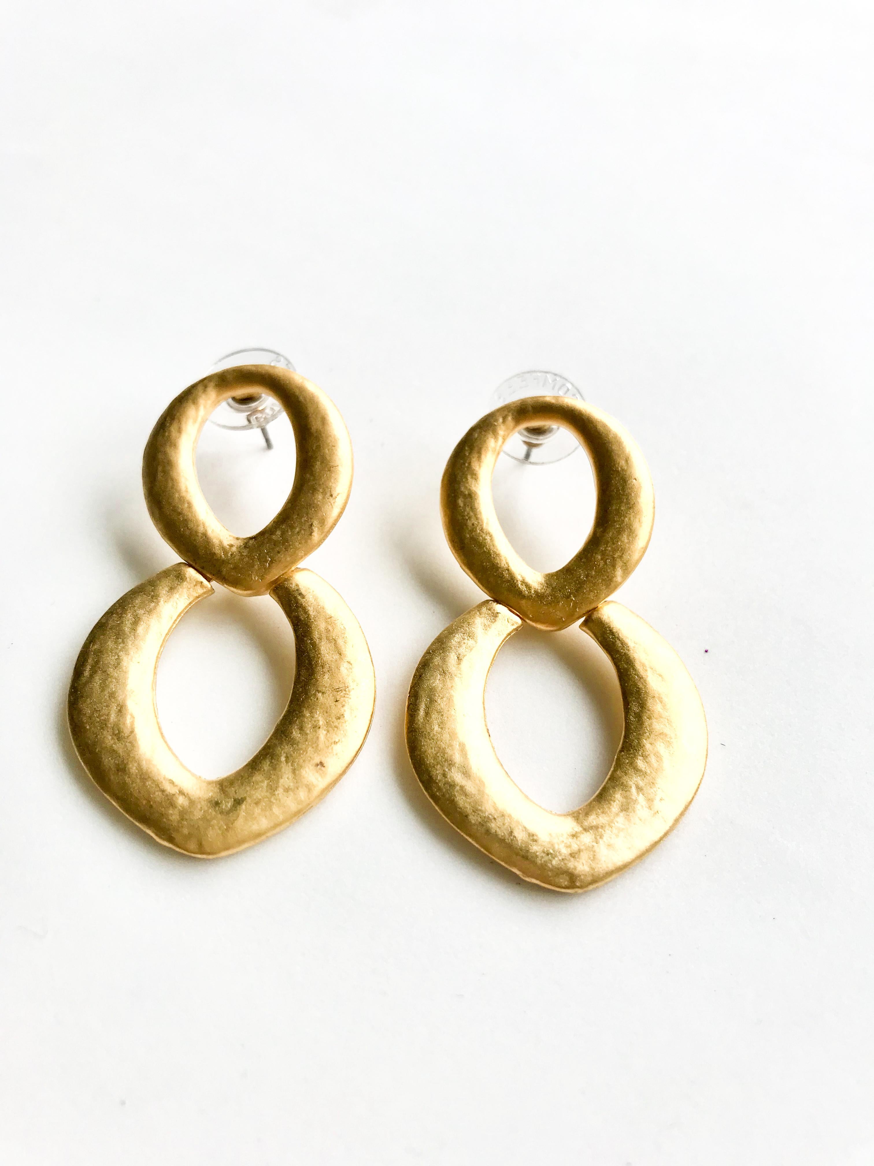 Kenneth Jay Lane Couture Collection Gold Tone Earrings

New and unworn.

2 inches long x 1 2/8 inches wide