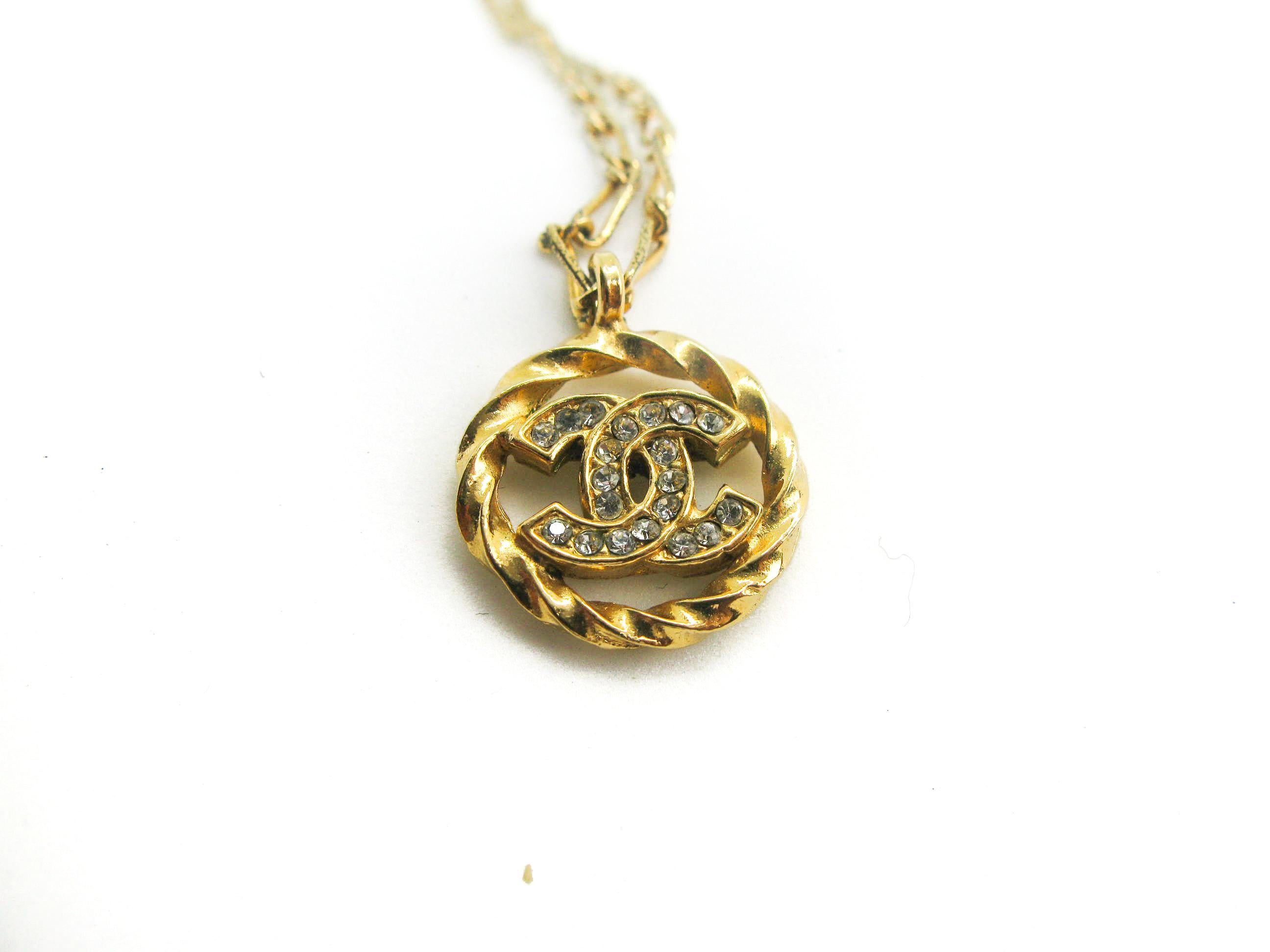 Chanel 80s CC Logo Vintage Necklace. 1982. 3