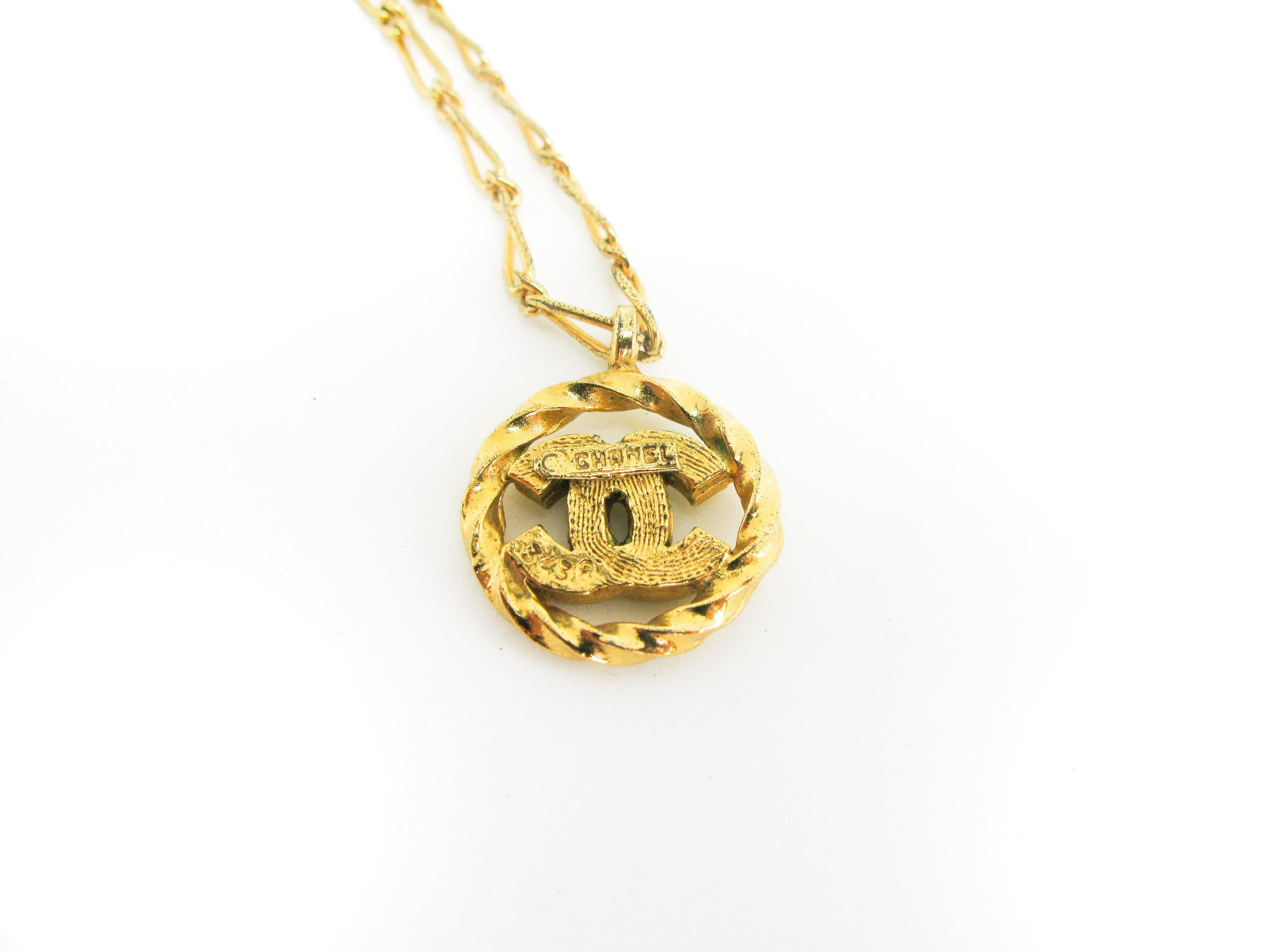 Chanel 80s CC Logo Vintage Necklace. 1982. 5