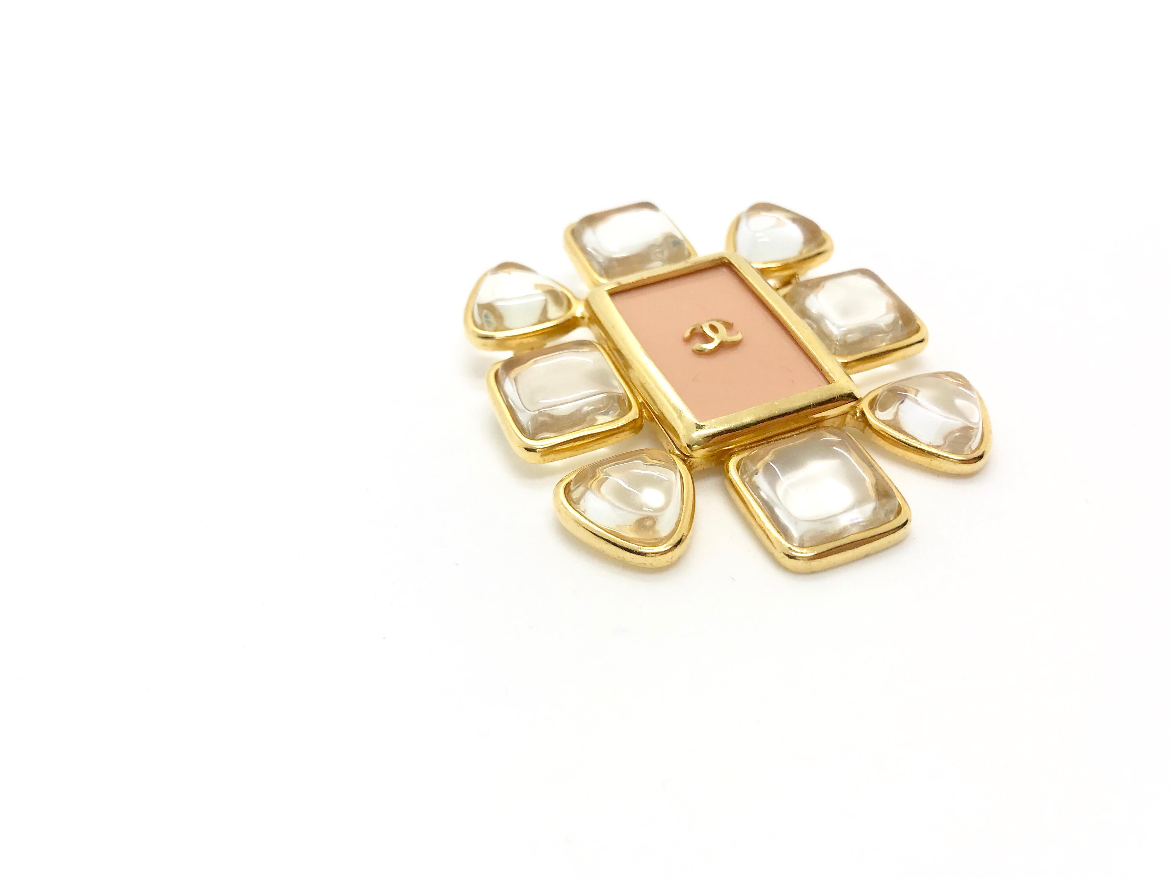 Chanel 1990s vintage brooch. Gold plated flower design with clear gripoix cabochons and pink lucite centre featuring CC logo.  

From the Spring / Summer 1996 Collection.  

Marked CHANEL 96 P Made in France on reverse. 

height approx. 6.7 cm (2.64