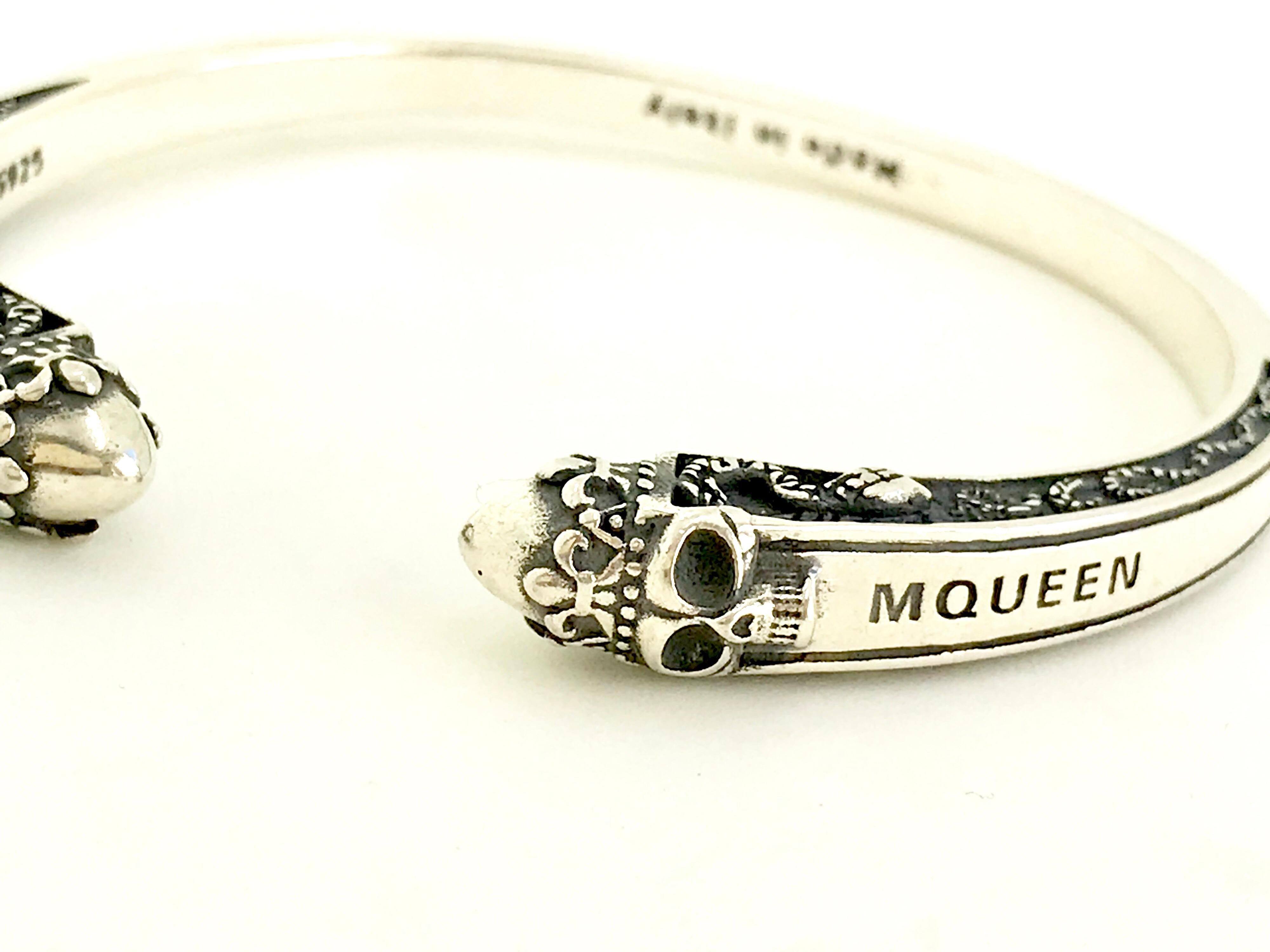 Alexander McQueen Skull Silver Bracelet.  SIgned Alexander Mcqueen.  Made in Italy and sterling silver hallmark can be seen on inside.

Circumference: 19cm
Width: 0.7cm

Adjustable size

Excellent condition


