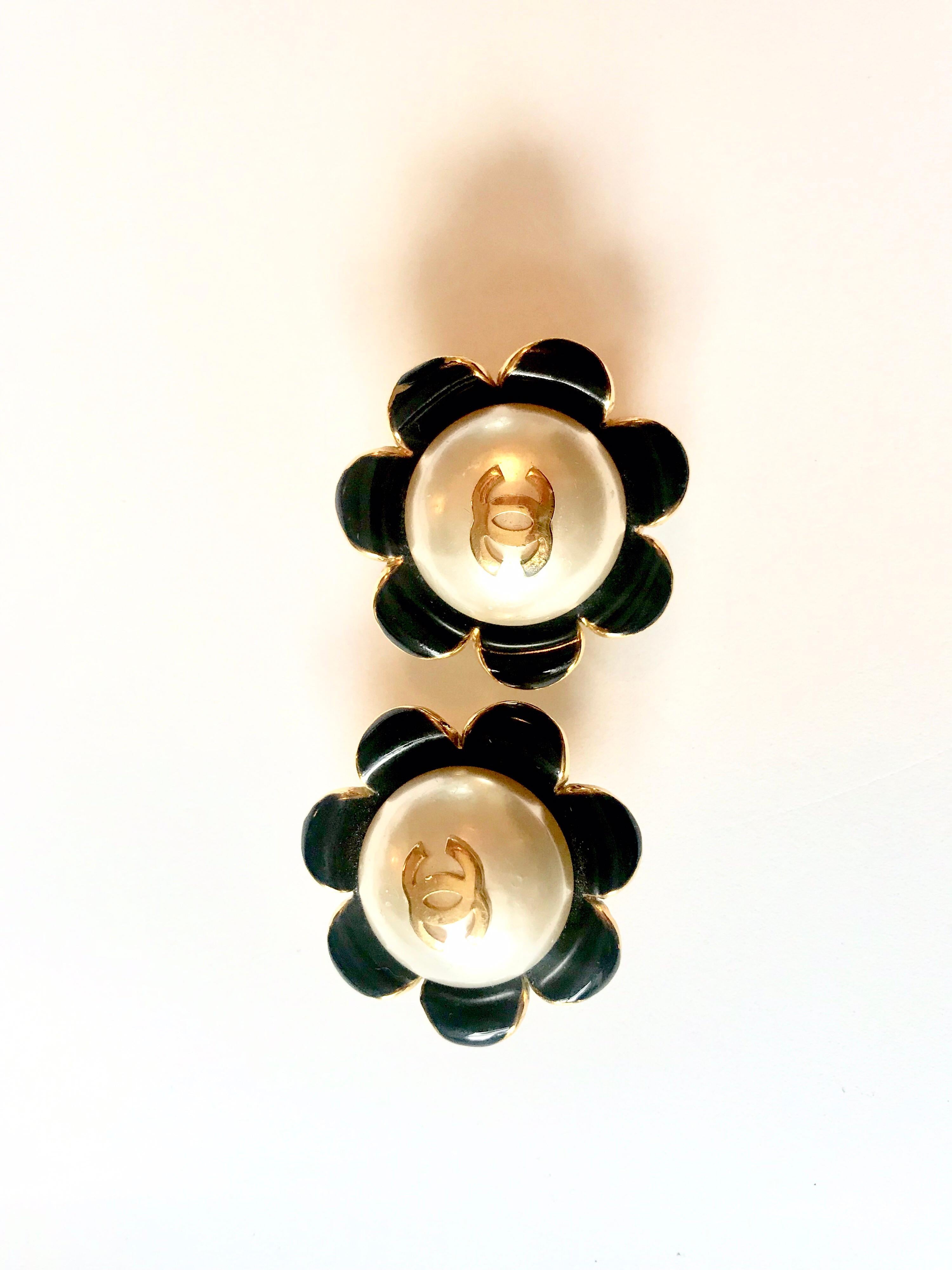 Chanel 80s vintage clip on earrings 1