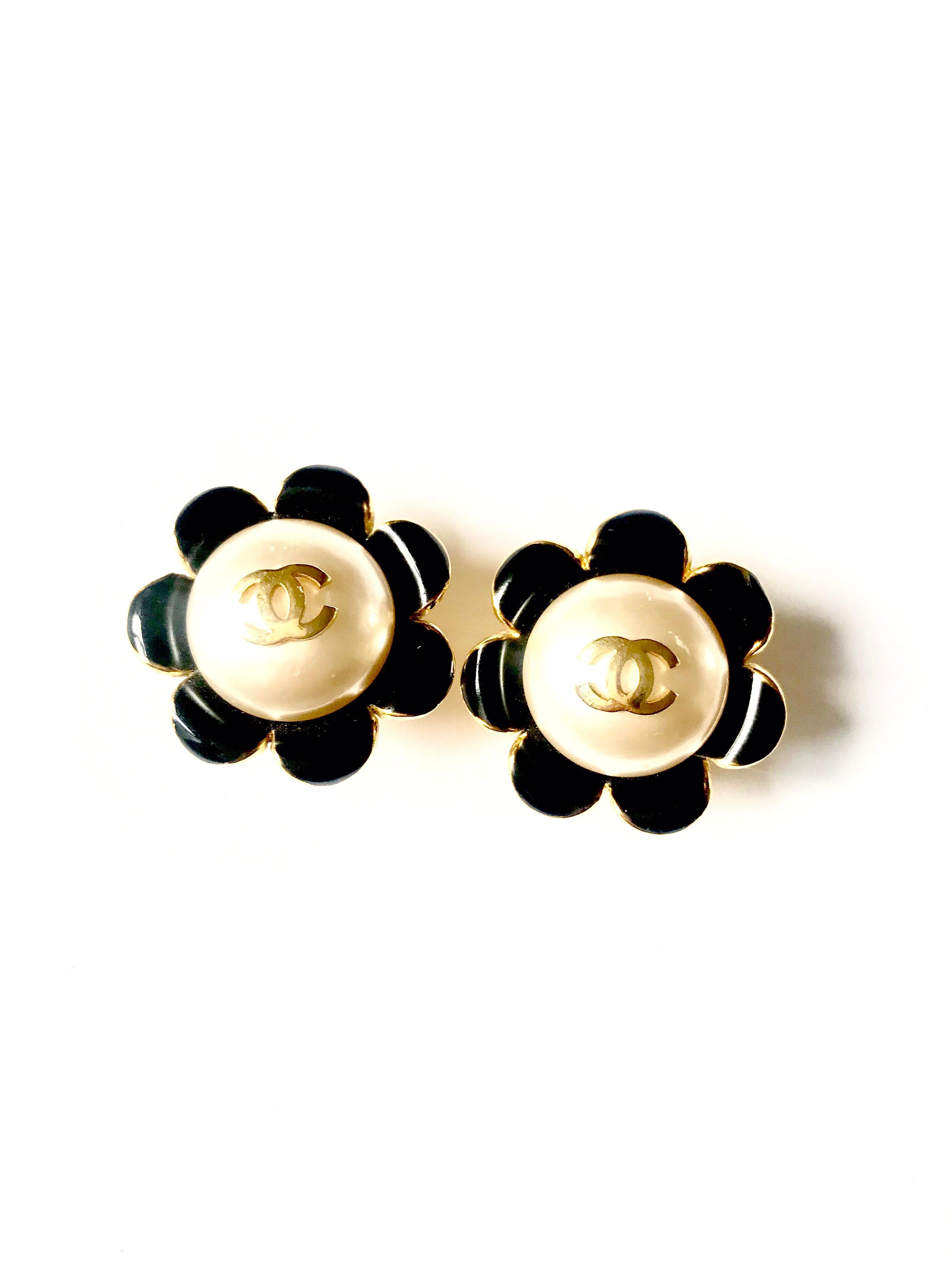 Chanel 80s vintage clip on earrings 2