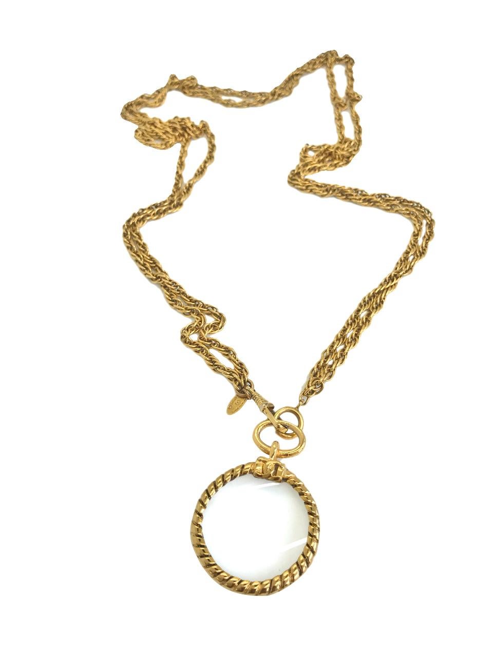 Chanel Vintage Long Magnifying Glass Loupe Gold Plated Pendant Necklace, 1980s  In Good Condition For Sale In London, GB