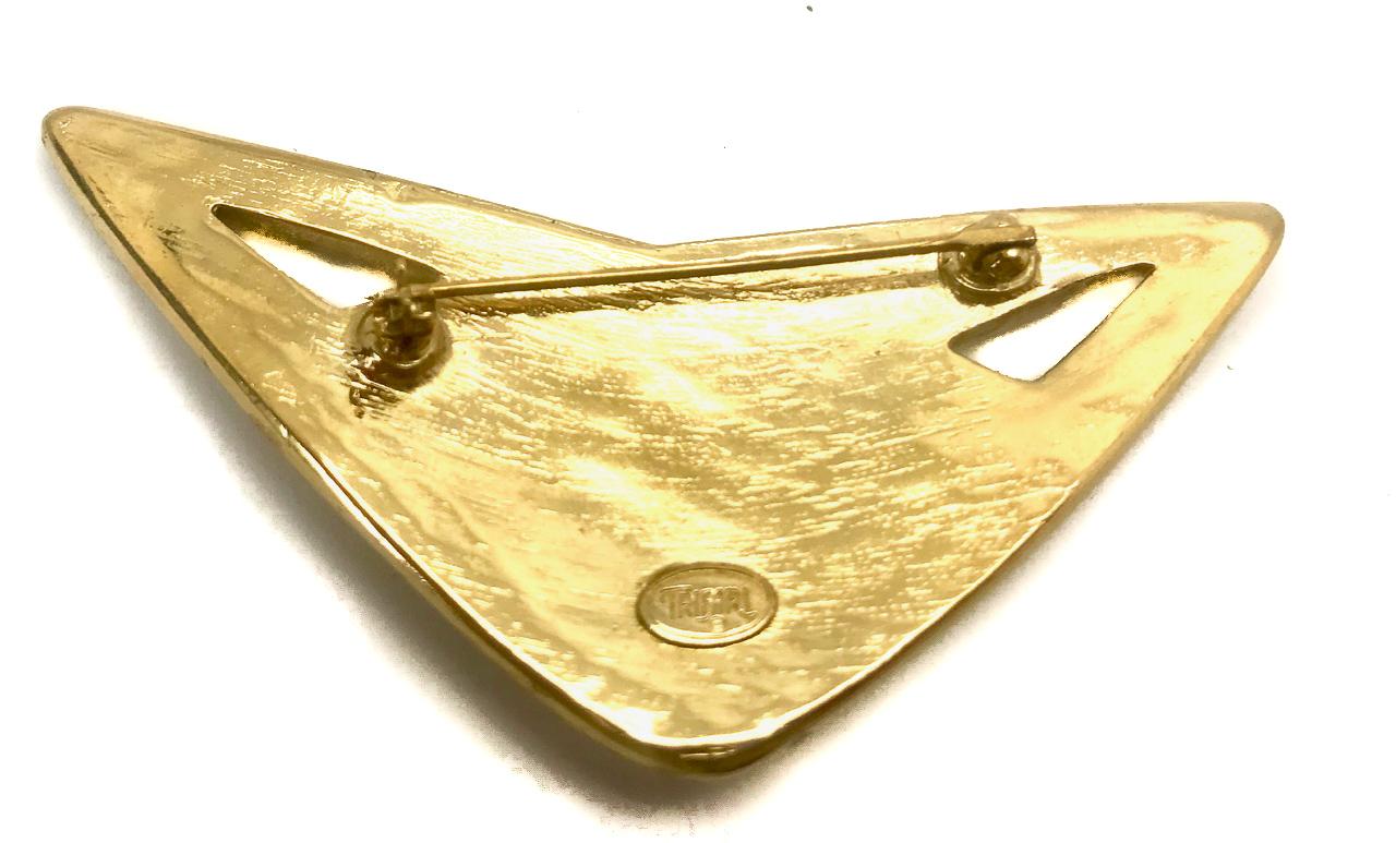 Contemporary Trifari 1980s Vintage Enamel Brooch Pin